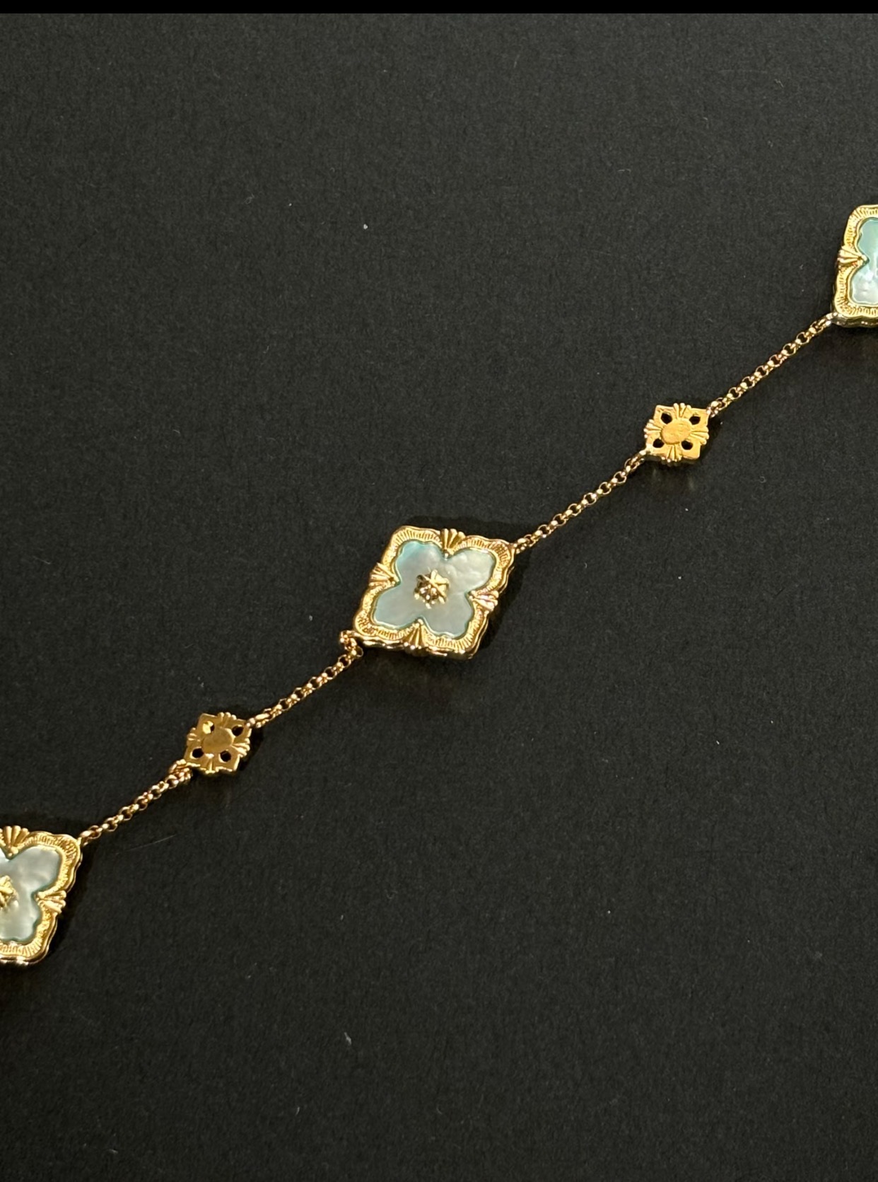 Buccellati V金材质布契拉提灰贝母镶钻三花手链