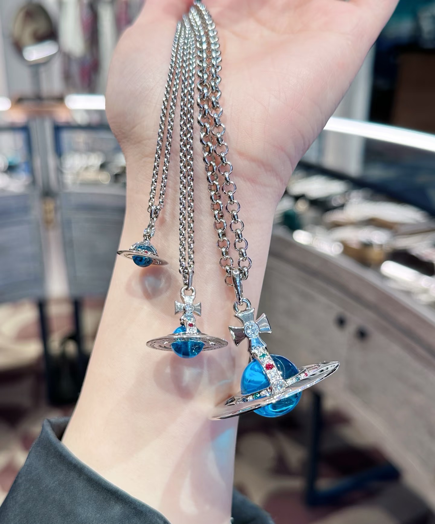 大号毛衣链西太后【VivienneWestwood】什么是快乐星球，来，这就是快乐星球！重磅推荐，闭眼入准没错！纯粹王冠