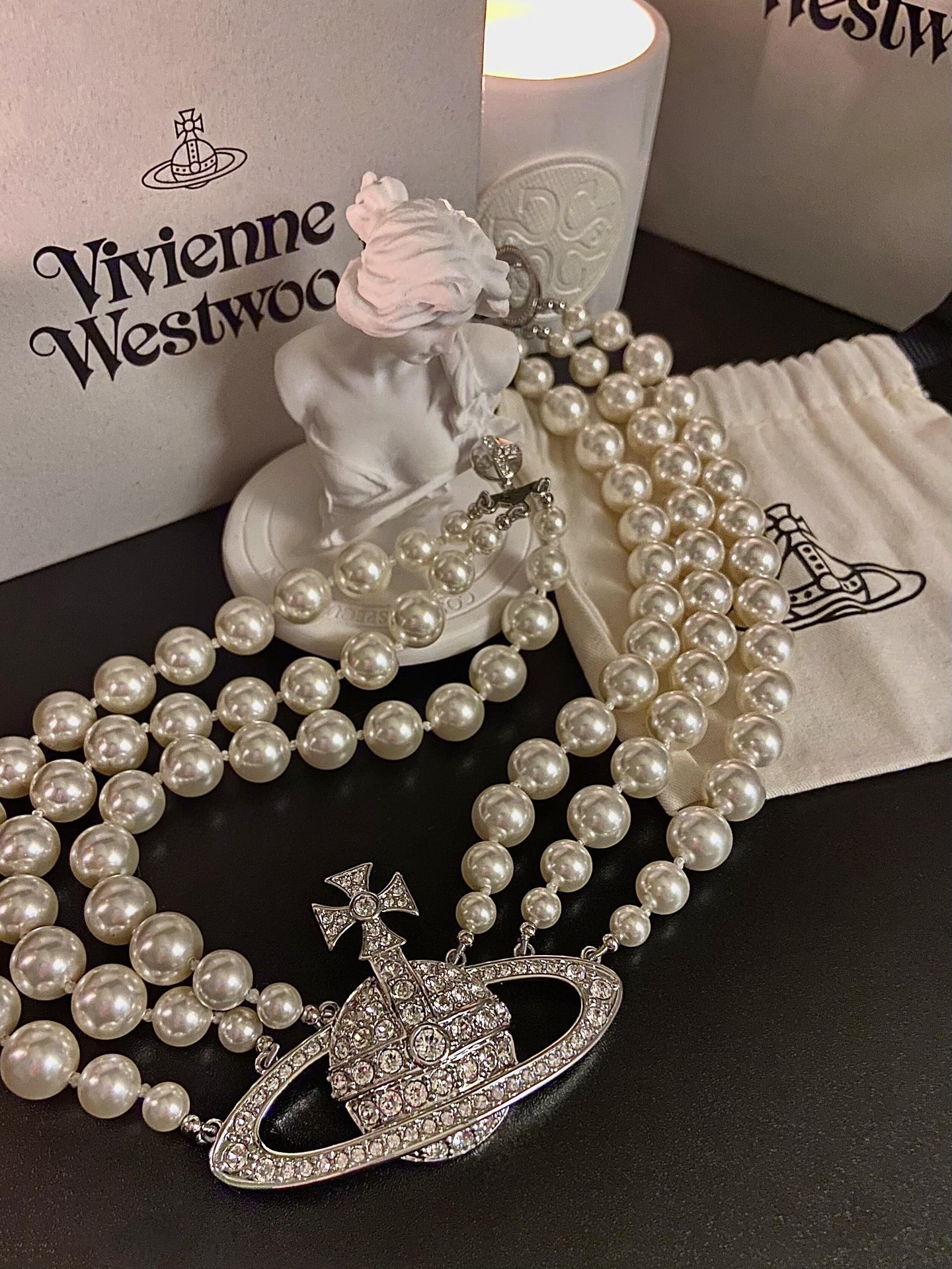 Vivienne Westwood薇薇安西太后三层珍珠项链 优雅大方精工设计   青春活力    一眼就被这款吸引了  