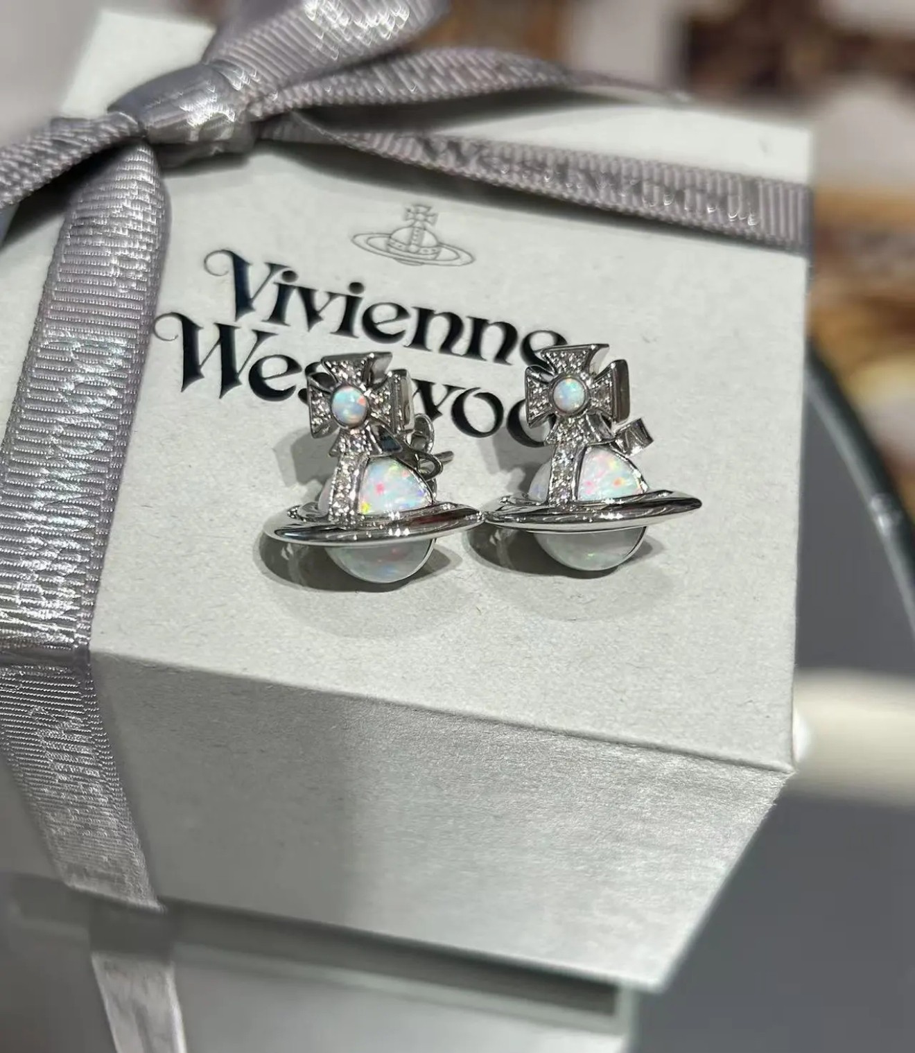 高品质经典耳钉vivienne westwood英国时装设计师，时装的朋克之母！时尚潮流风格，品质强大，