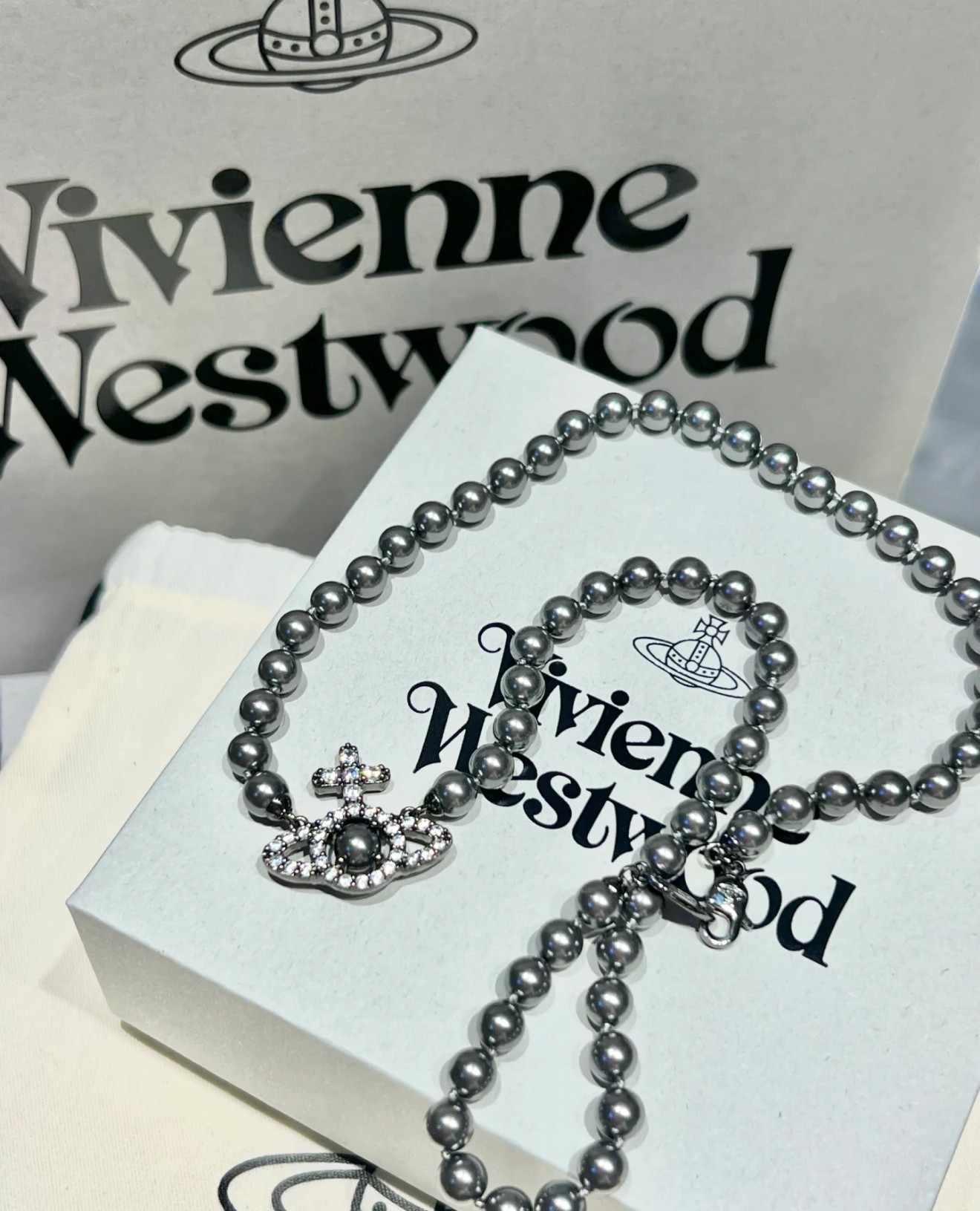 高品质珍珠项链vivienne westwood英国时装设计师，时装的朋克之母！时尚潮流风格，品质强大，