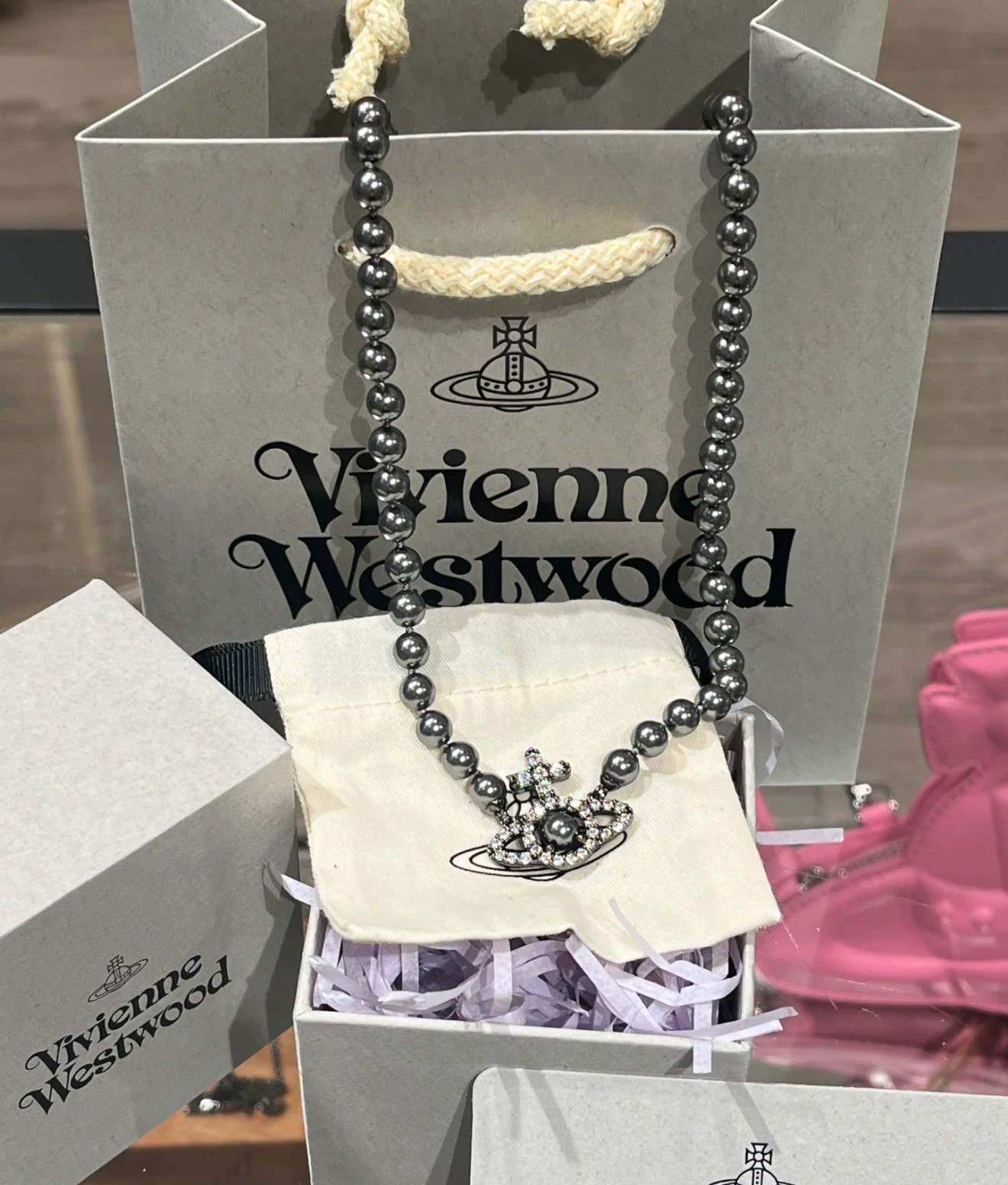 高品质珍珠项链vivienne westwood英国时装设计师，时装的朋克之母！时尚潮流风格，品质强大，