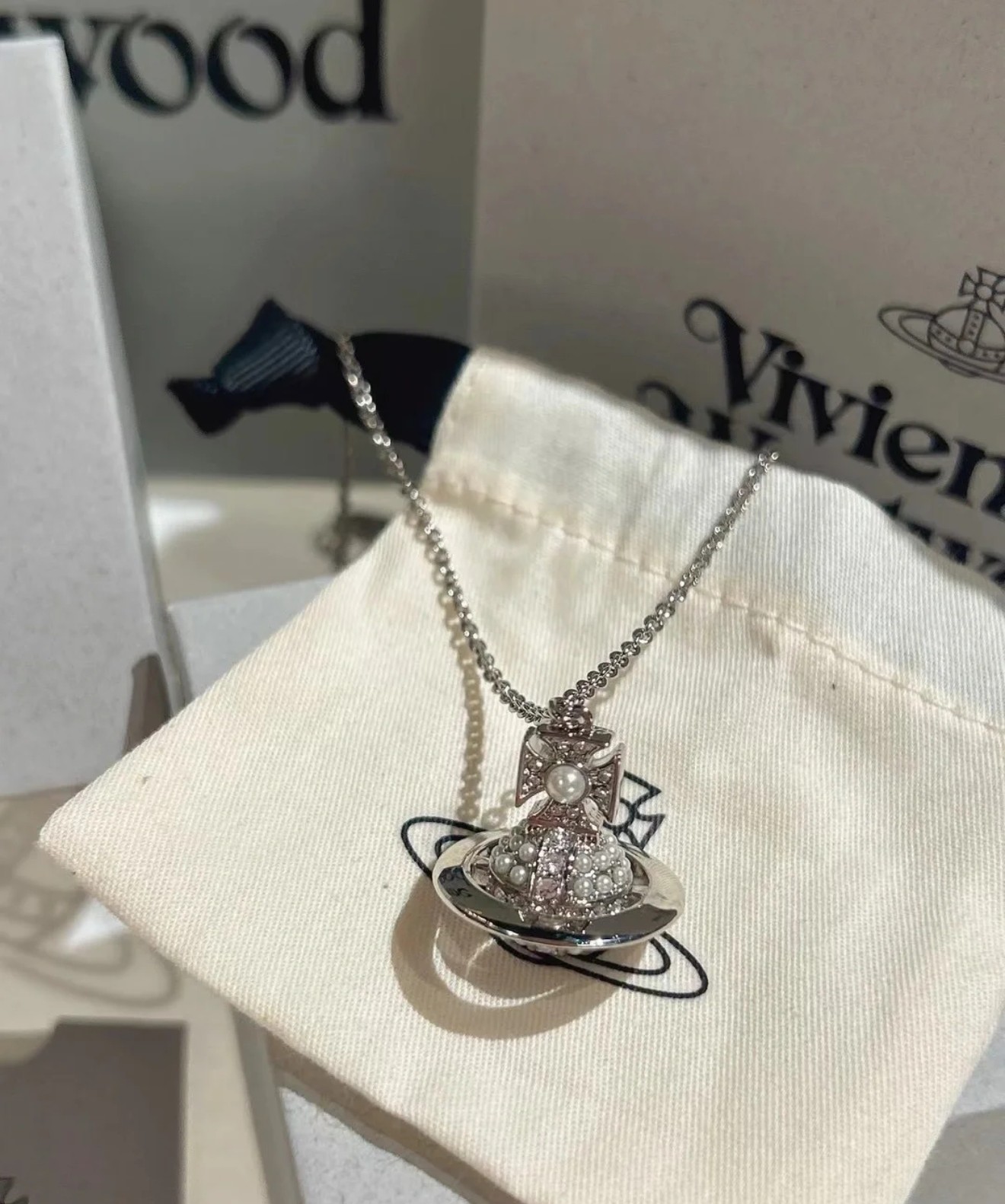 高品质西太后耳钉vivienne westwood英国时装设计师，时装的朋克之母！时尚潮流风格，品质强大