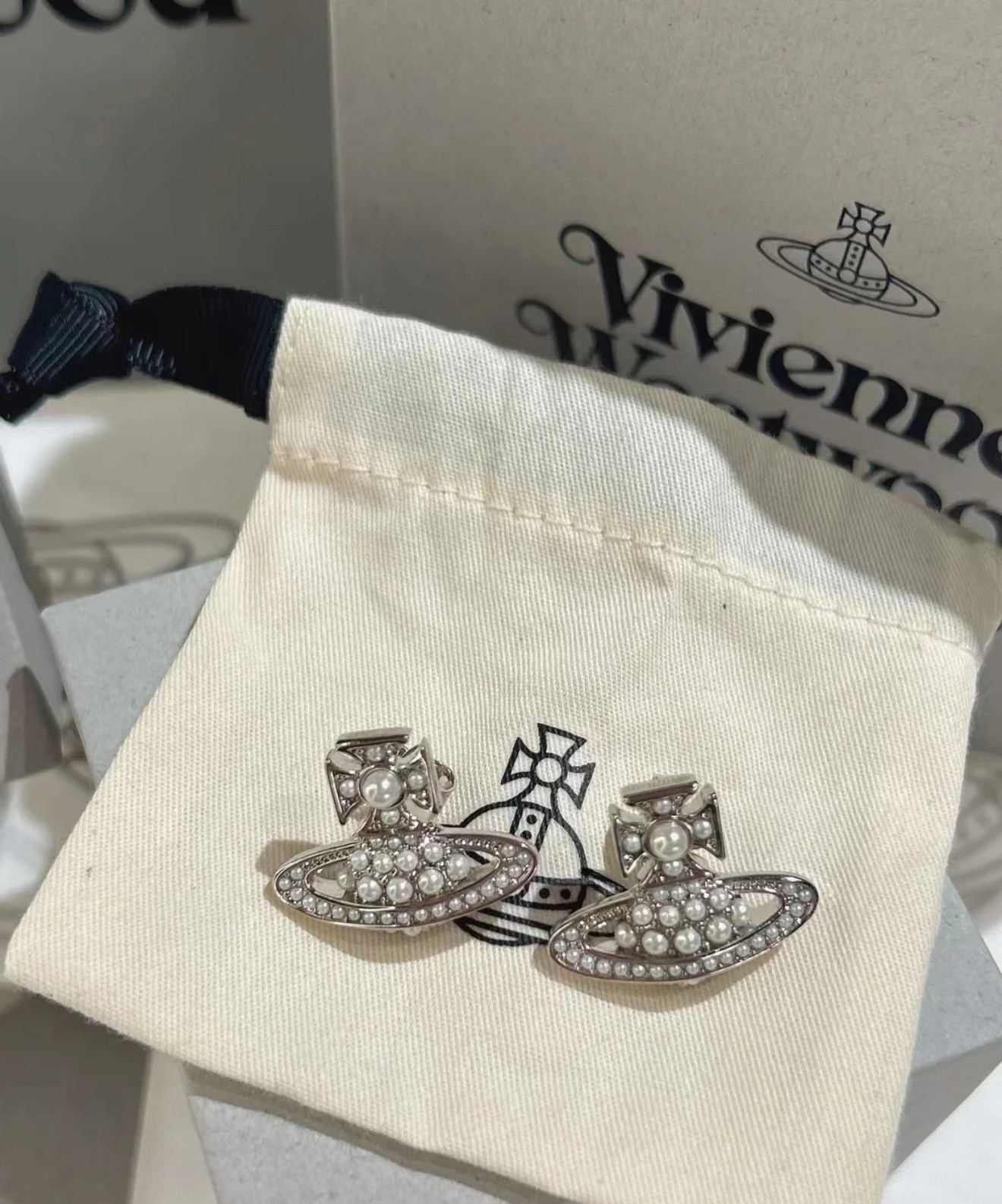 高品质西太后耳钉vivienne westwood英国时装设计师，时装的朋克之母！时尚潮流风格，品质强大