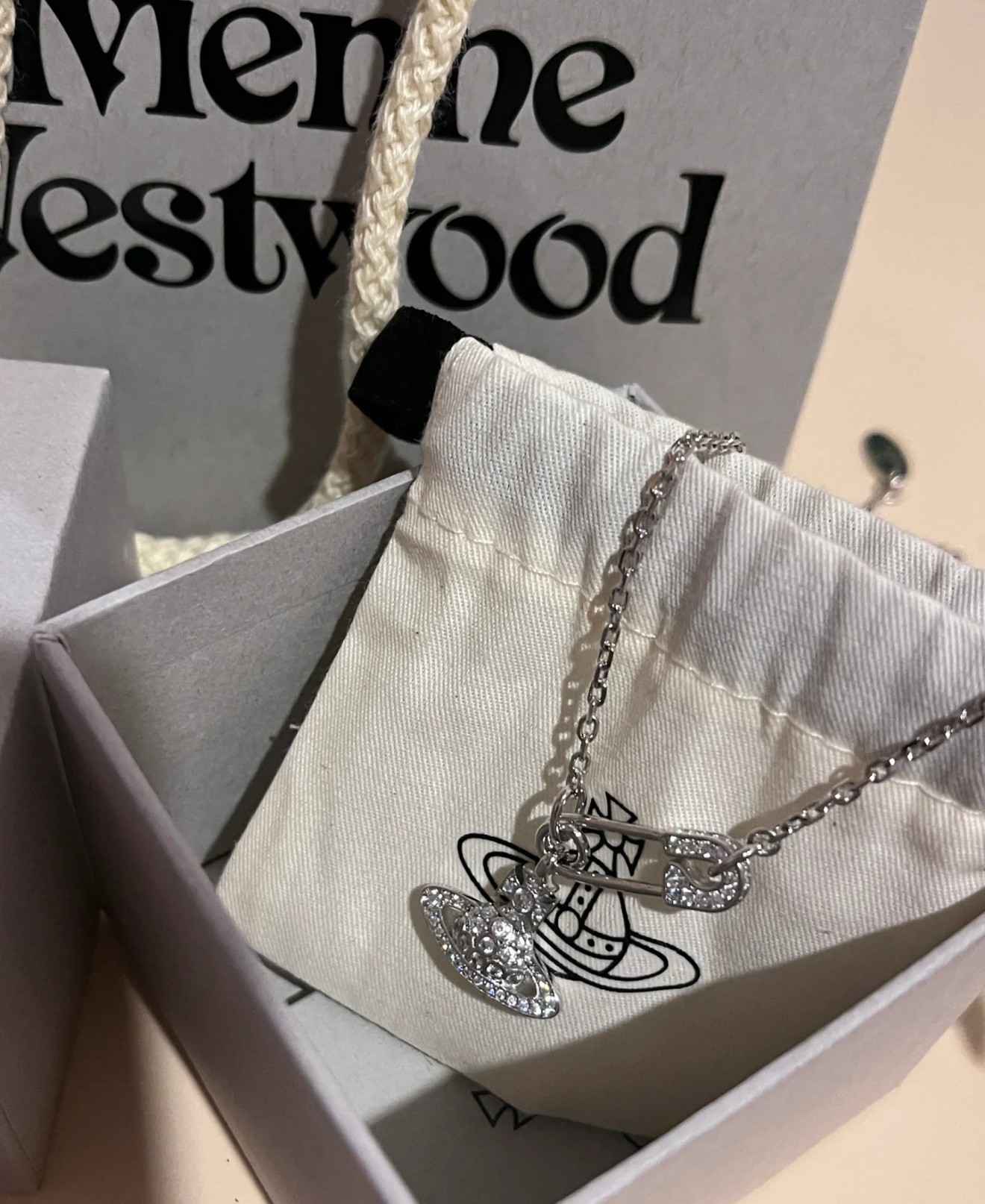 高品质西太后项链vivienne westwood英国时装设计师，时装的朋克之母！时尚潮流风格，品质强大
