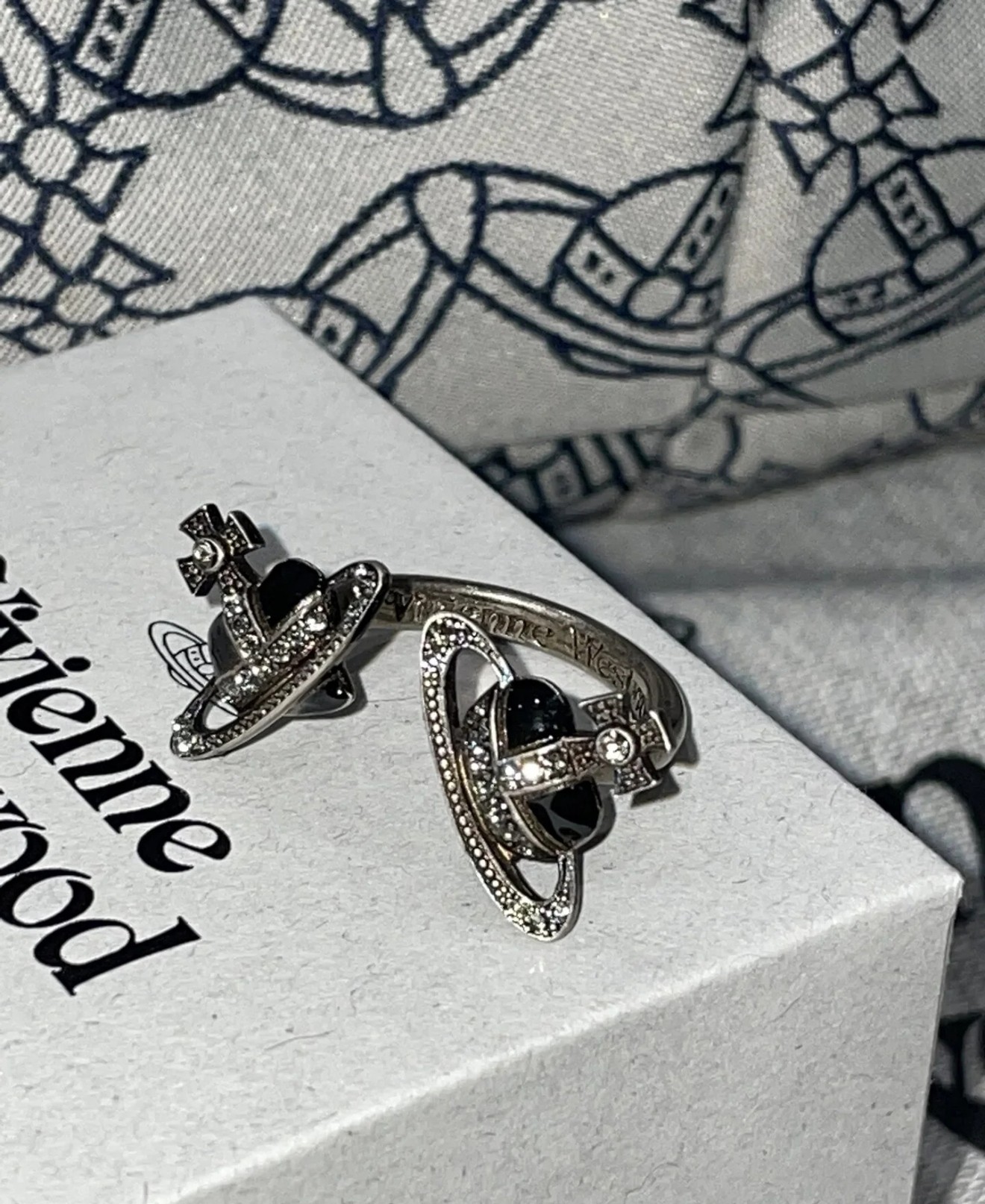 戒指西太后【VivienneWestwood】什么是快乐星球，来，这就是快乐星球！重磅推荐，闭眼入准没错