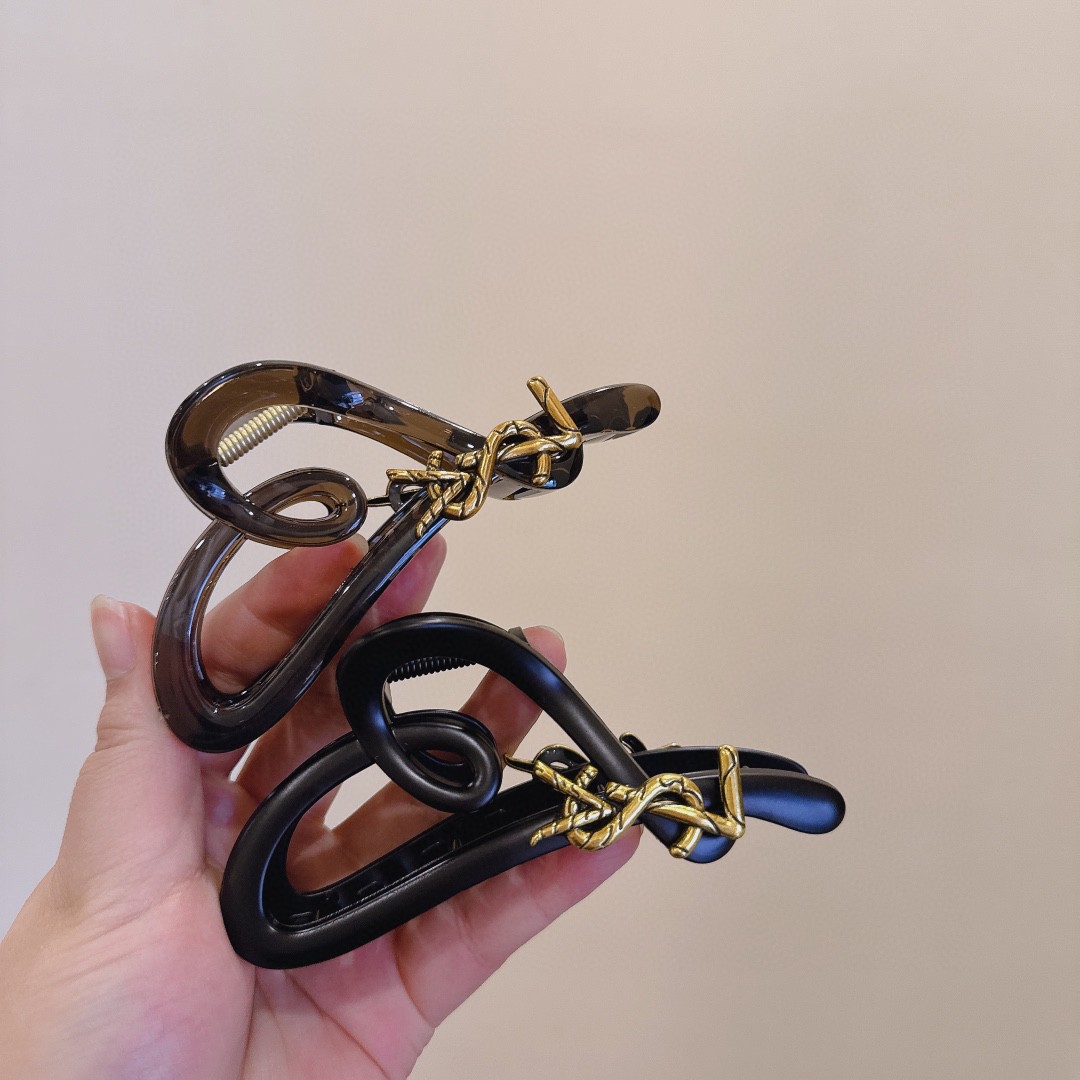 YSL New Hair Coffee Clip, Black Claw Clip 7 a1710575411895 7282