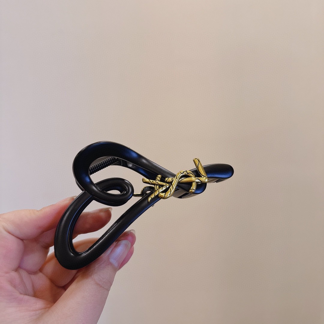 YSL New Hair Coffee Clip, Black Claw Clip 11 a1710575411911 1854