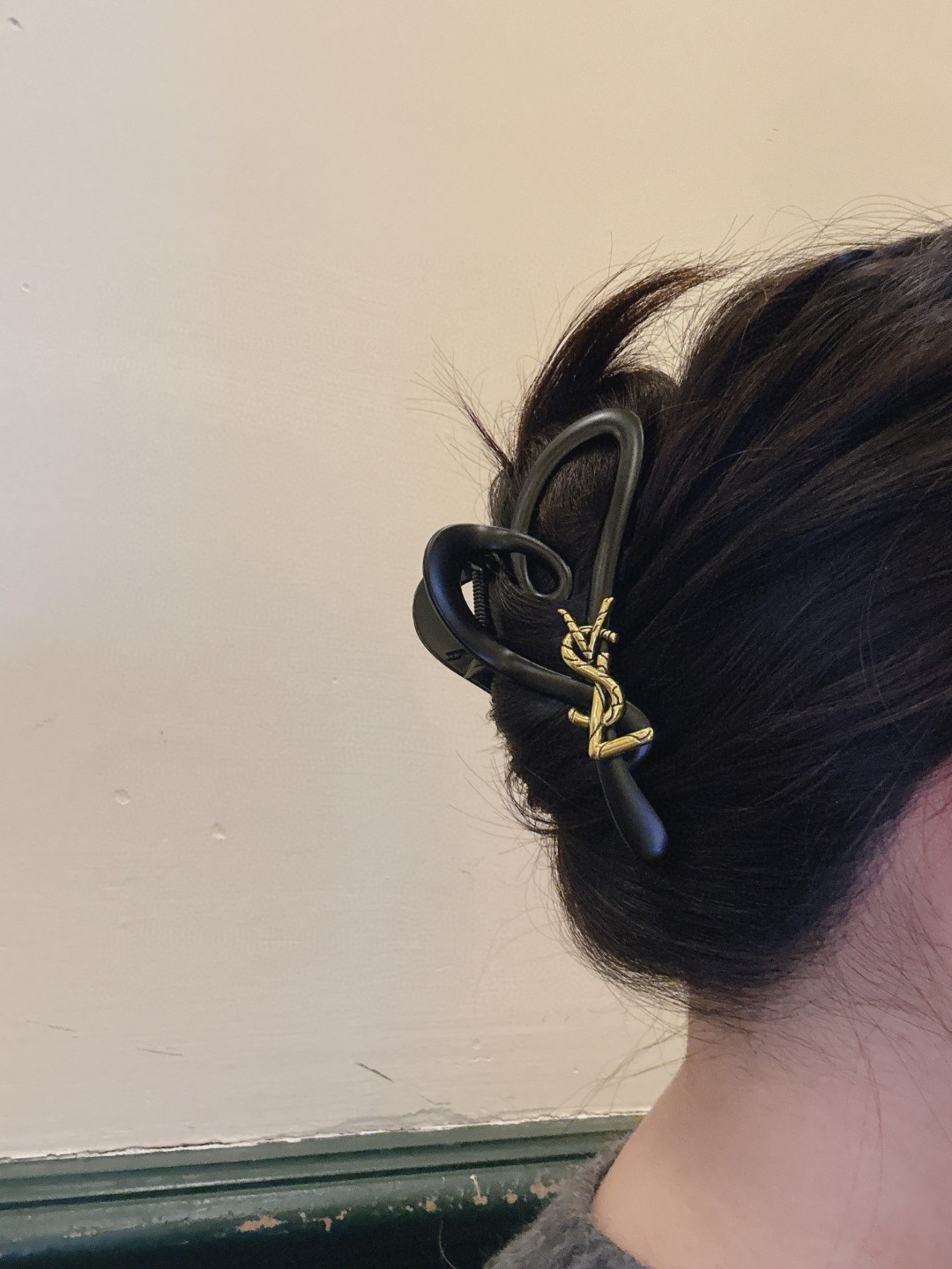 YSL New Hair Coffee Clip, Black Claw Clip 9 a1710575411917 2248