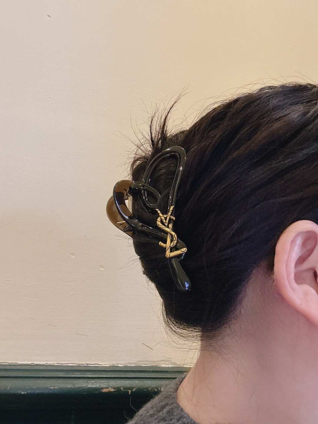 YSL New Hair Coffee Clip, Black Claw Clip 8 a1710575411918 8527