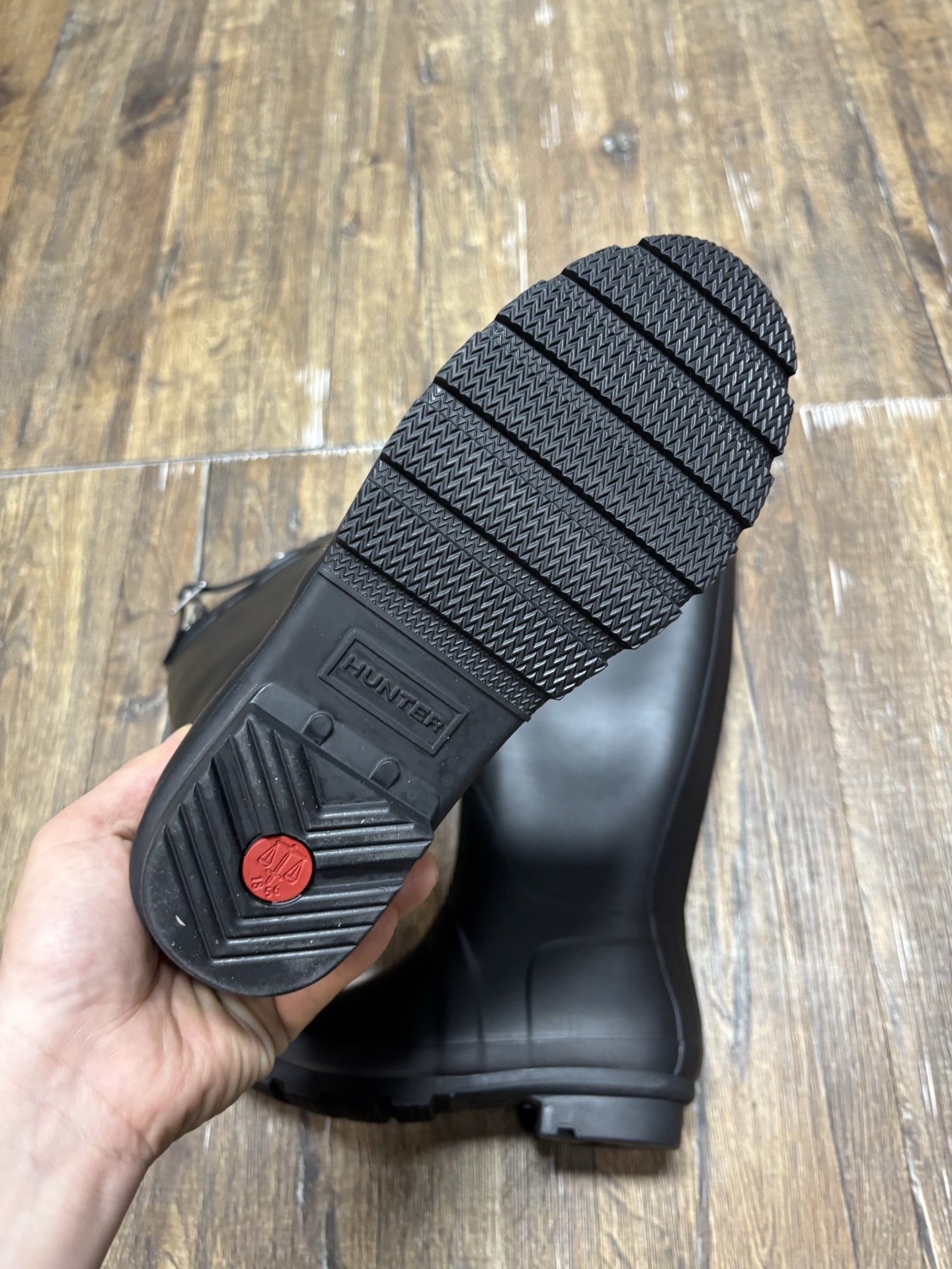 Hunter Women's Original Tall Rain Boots: Waterproof & Stylish 9 i1740463902531 2868 0 6