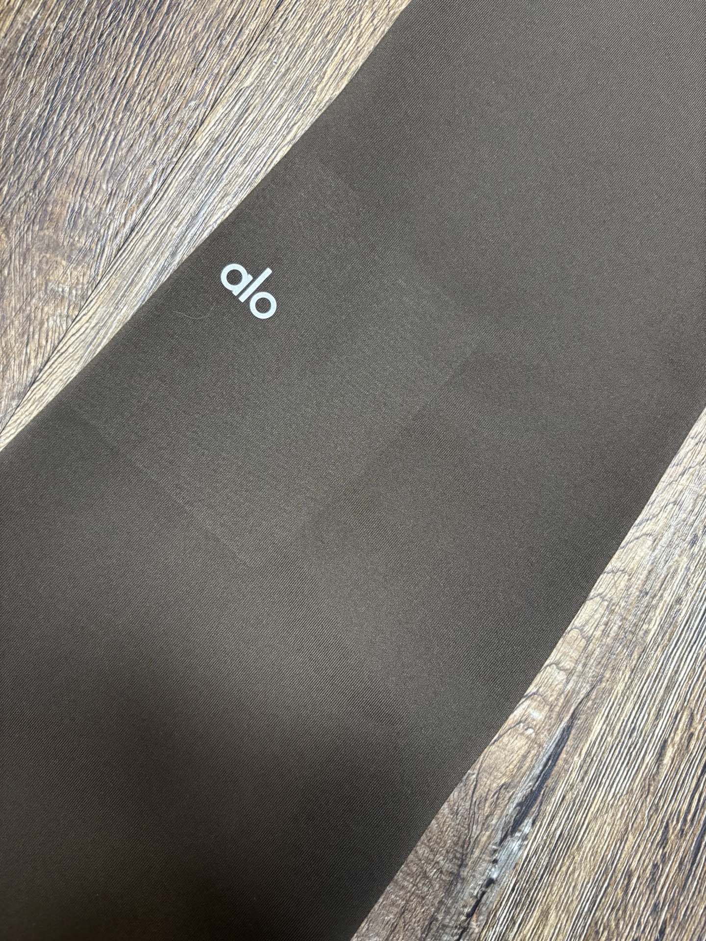Alo Yoga High-Waist Flare Leggings: Sculpt & Support for Fitness - Various Colors 5 i1745135041123 7051 0 3