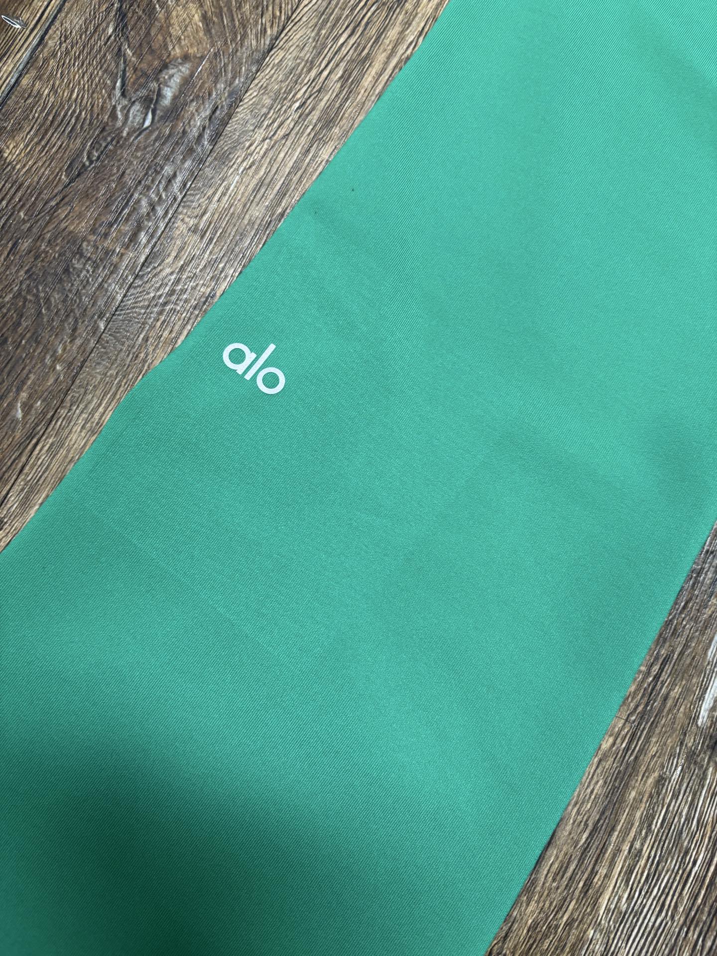 Alo Yoga High-Waist Flare Leggings for Women - Airbrush Fabric - Multiple Colors 5 i1745135073426 2533 0 3