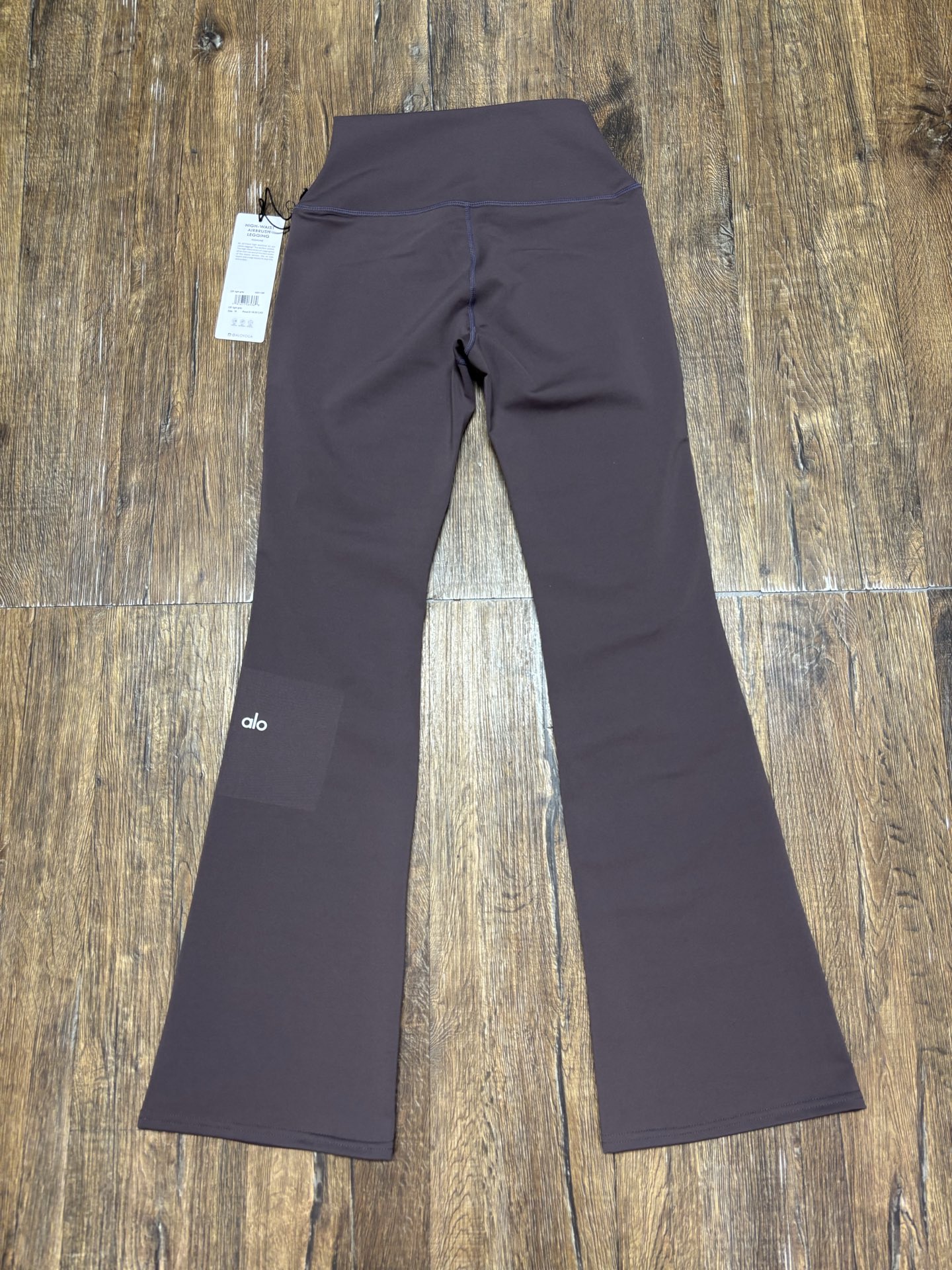 ALO Yoga High-Waist Airbrush Flare Leggings,Sculpt & Lift, Tummy Control 4 i1745135192438 7838 0 2