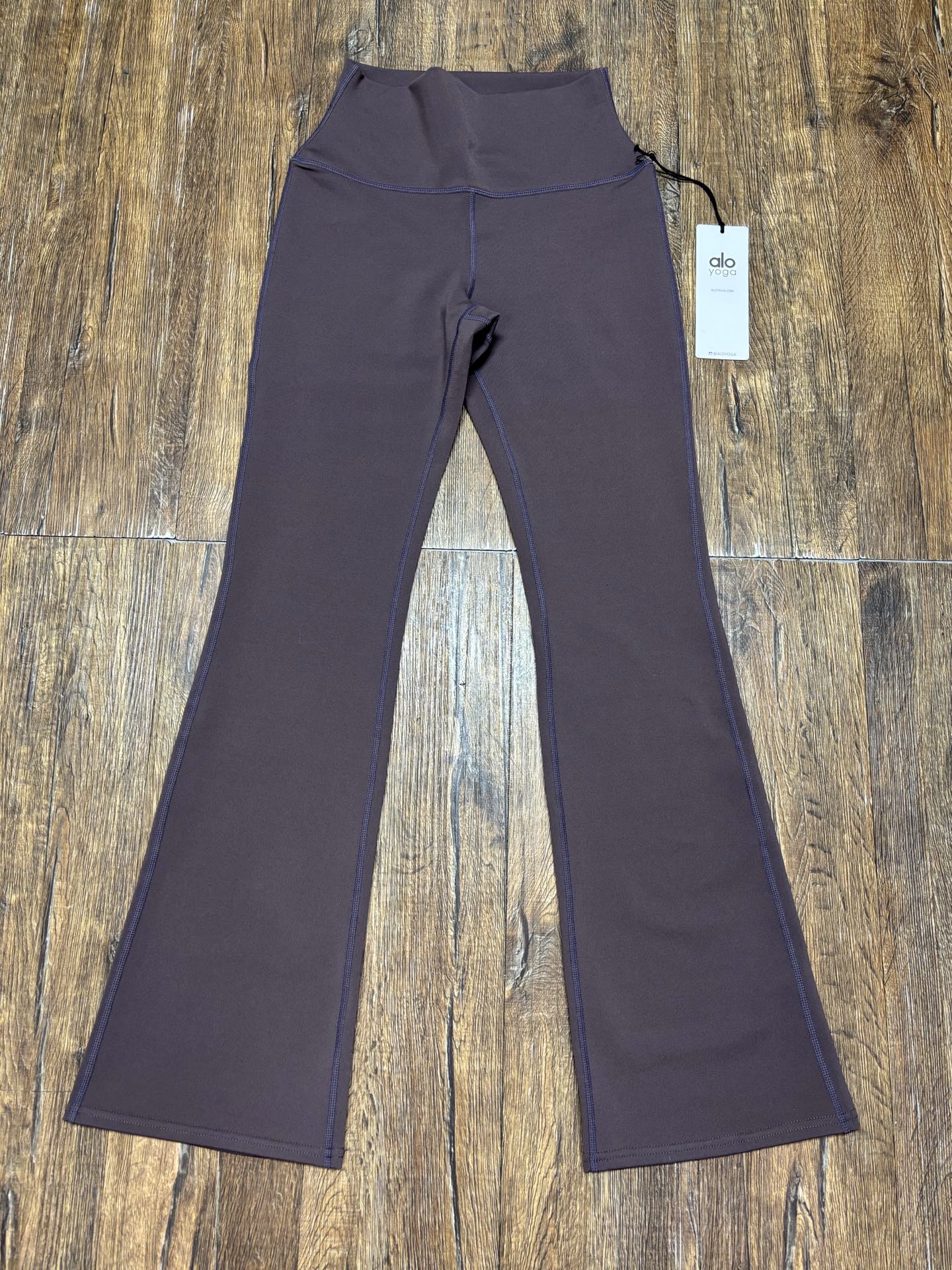 ALO Yoga High-Waist Airbrush Flare Leggings,Sculpt & Lift, Tummy Control 3 i1745135192447 2150 0 1