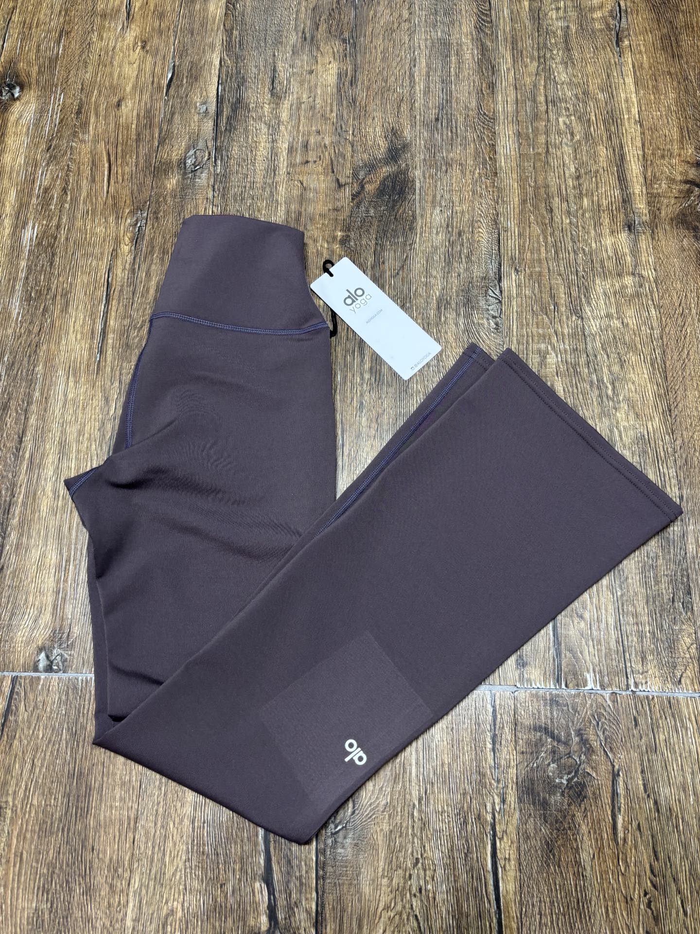 ALO Yoga High-Waist Airbrush Flare Leggings,Sculpt & Lift, Tummy Control 5 i1745135193959 3874 0 3