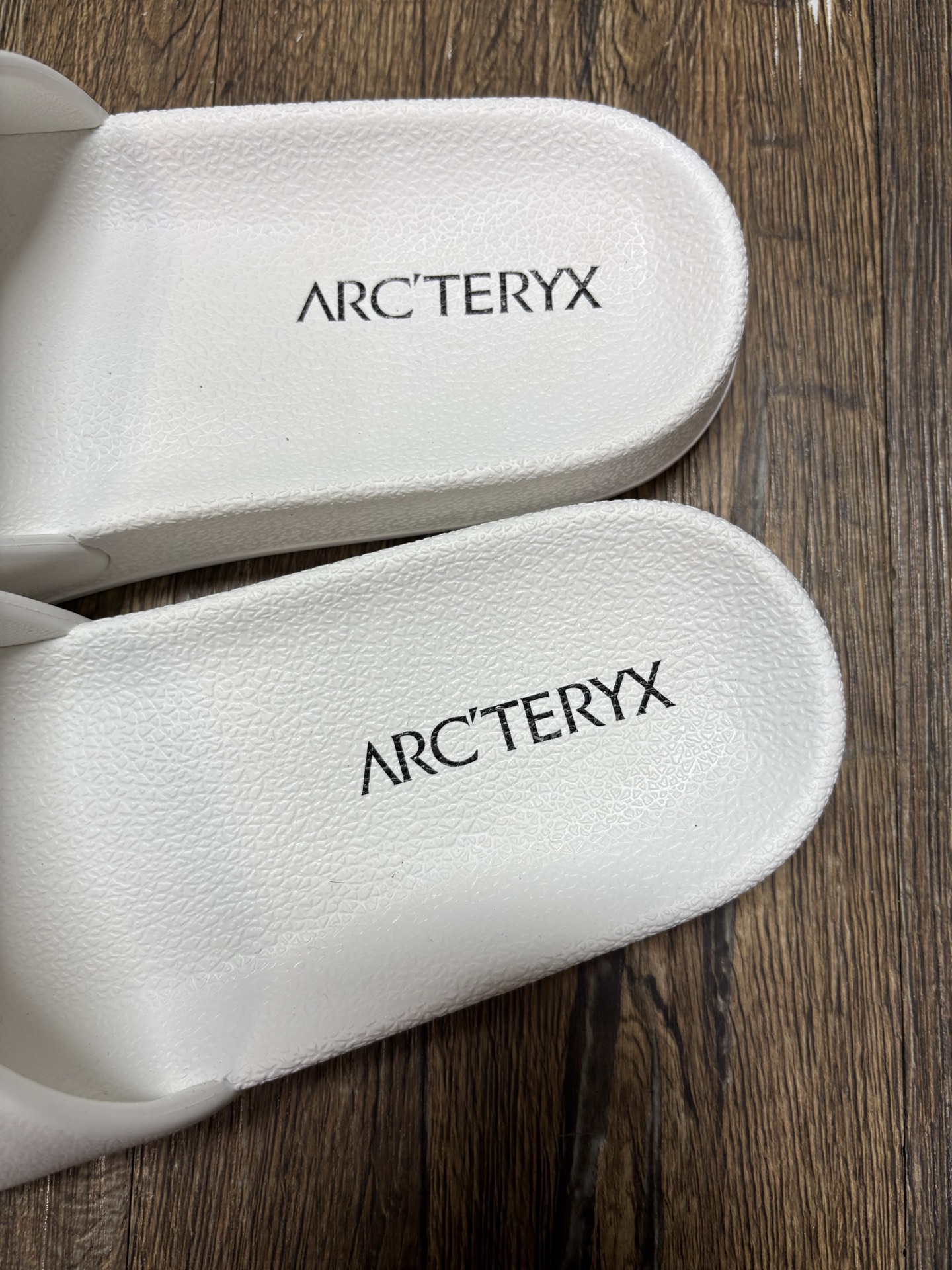 Arc'teryx Men's and Women's Slide Sandal with Vibram Sole - Comfort and Style 8 i1746342893418 4613 0 6