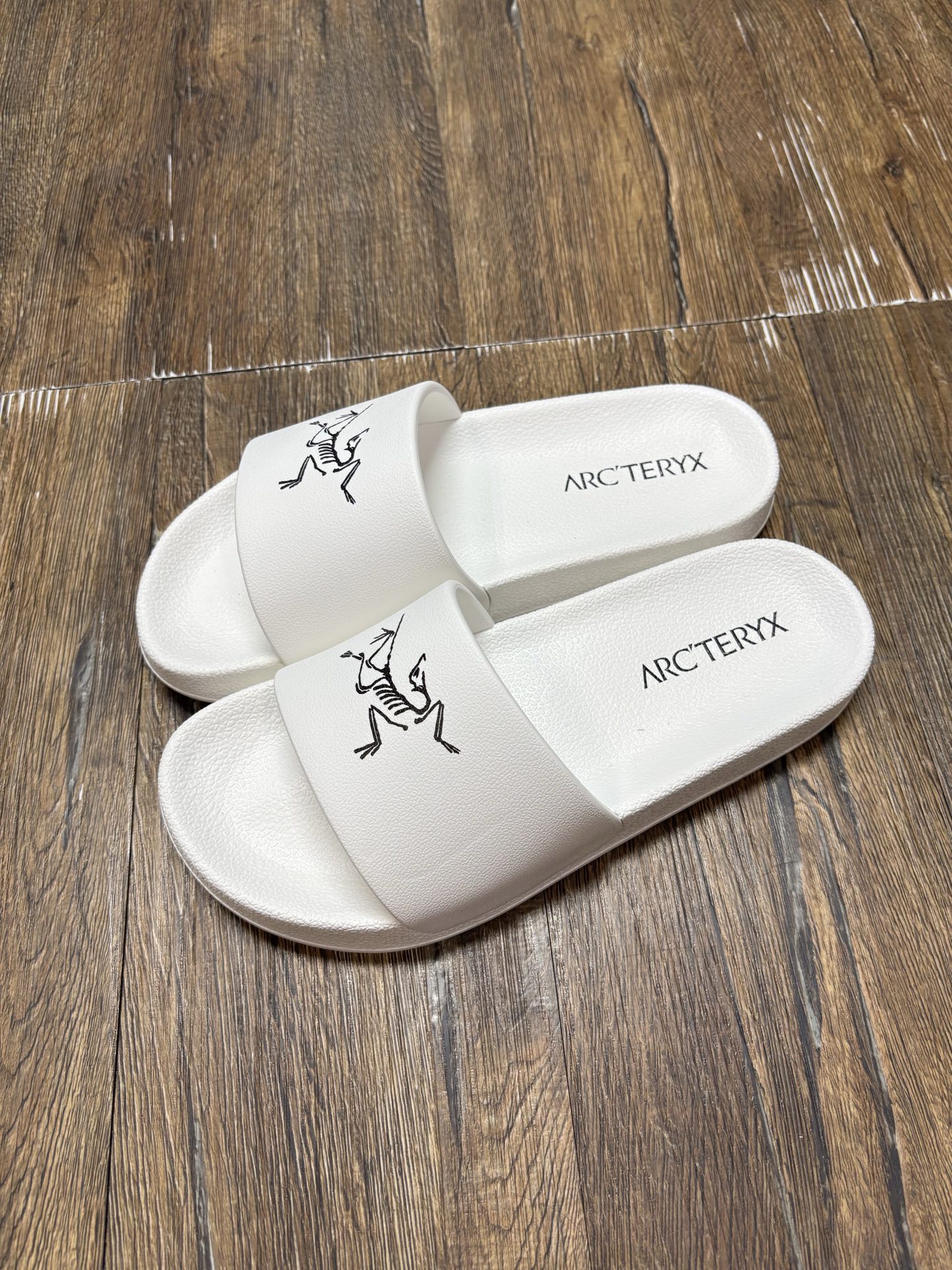 Arc'teryx Men's and Women's Slide Sandal with Vibram Sole - Comfort and Style 4 i1746342893555 6520 0 2