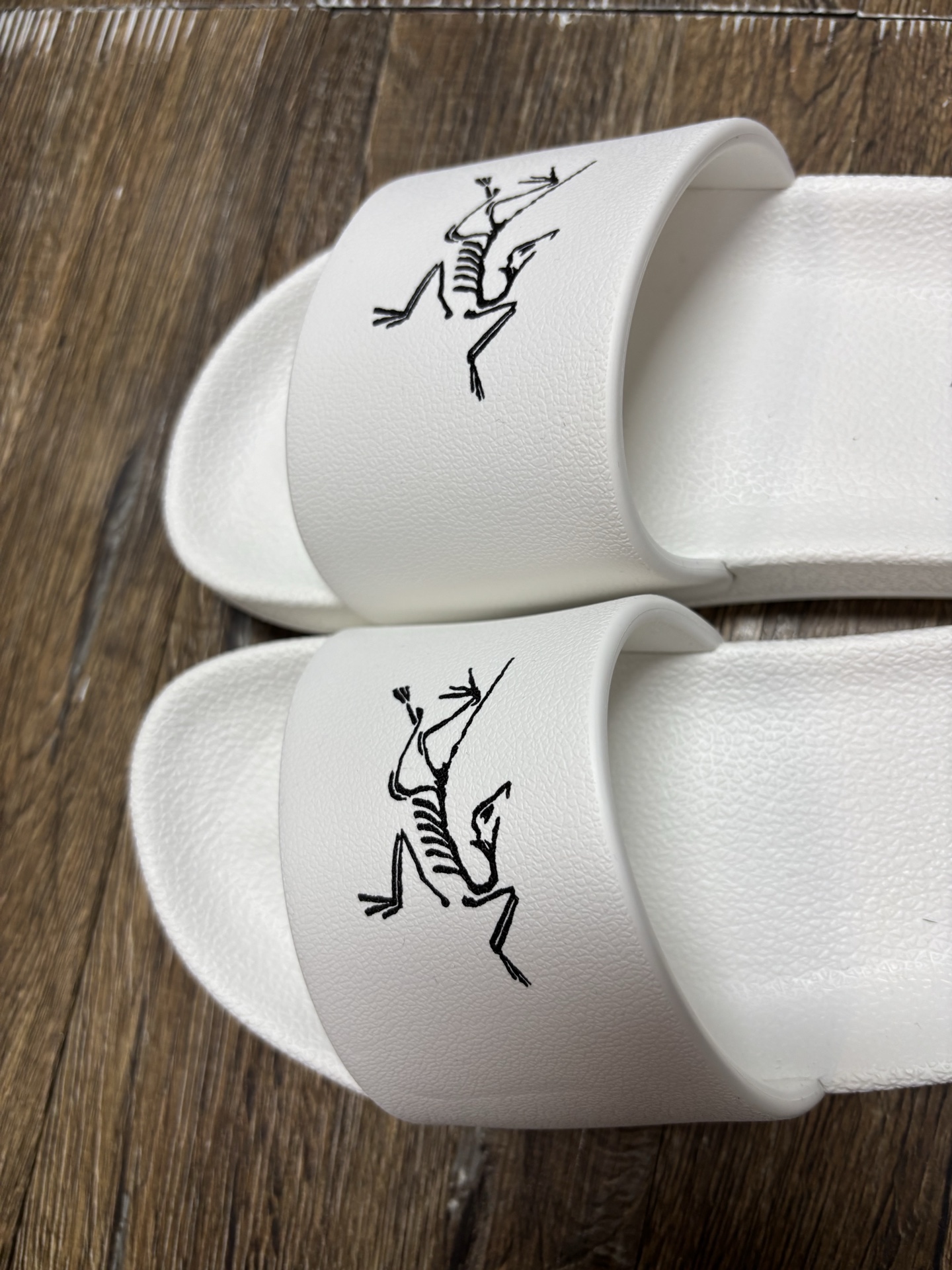 Arc'teryx Men's and Women's Slide Sandal with Vibram Sole - Comfort and Style 7 i1746342895038 7020 0 5