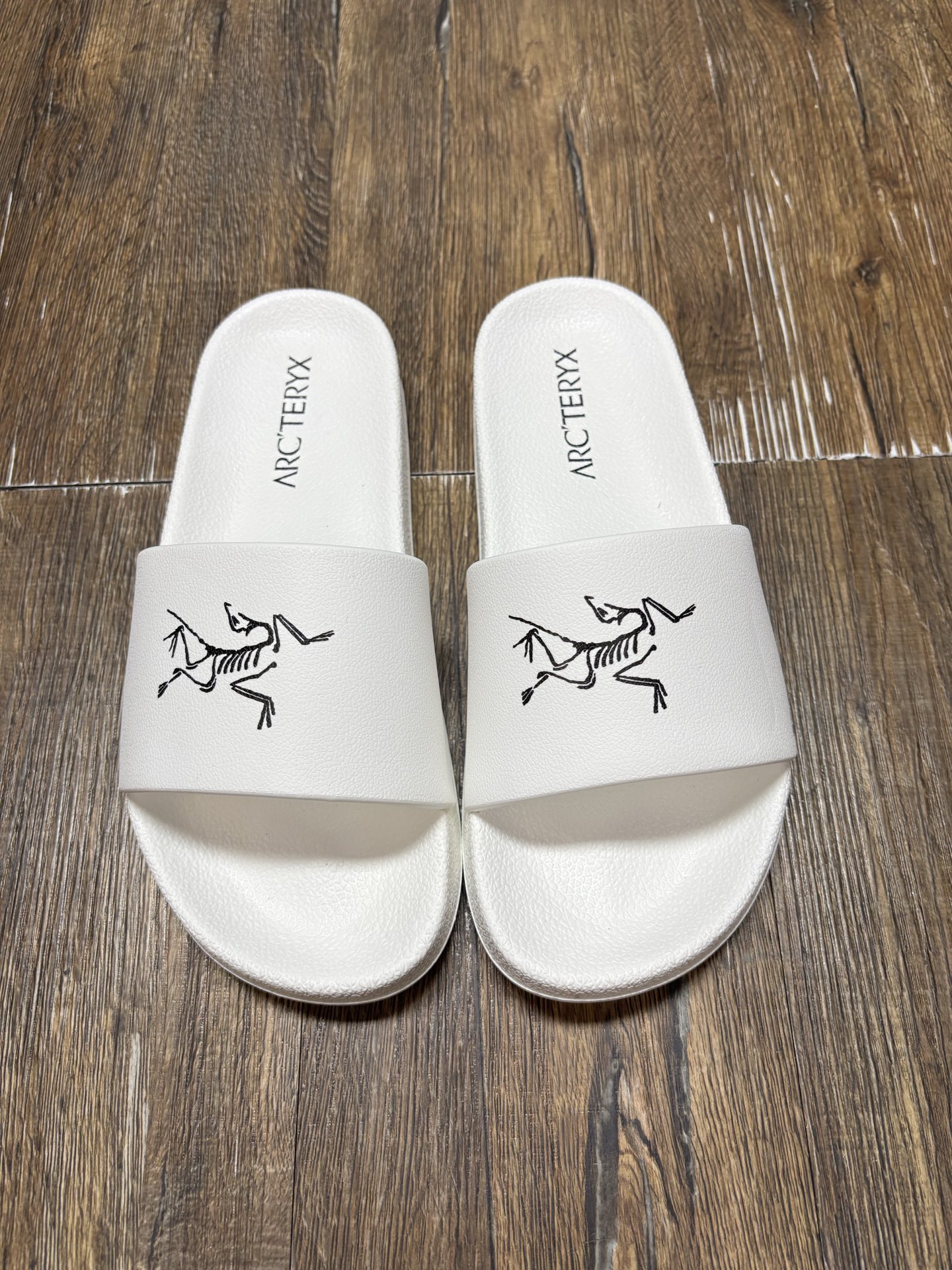 Arc'teryx Men's and Women's Slide Sandal with Vibram Sole - Comfort and Style 3 i1746342895158 9308 0 1