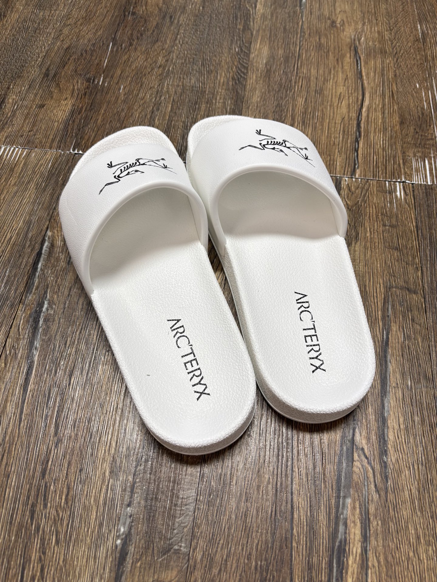 Arc'teryx Men's and Women's Slide Sandal with Vibram Sole - Comfort and Style 5 i1746342895168 9333 0 3