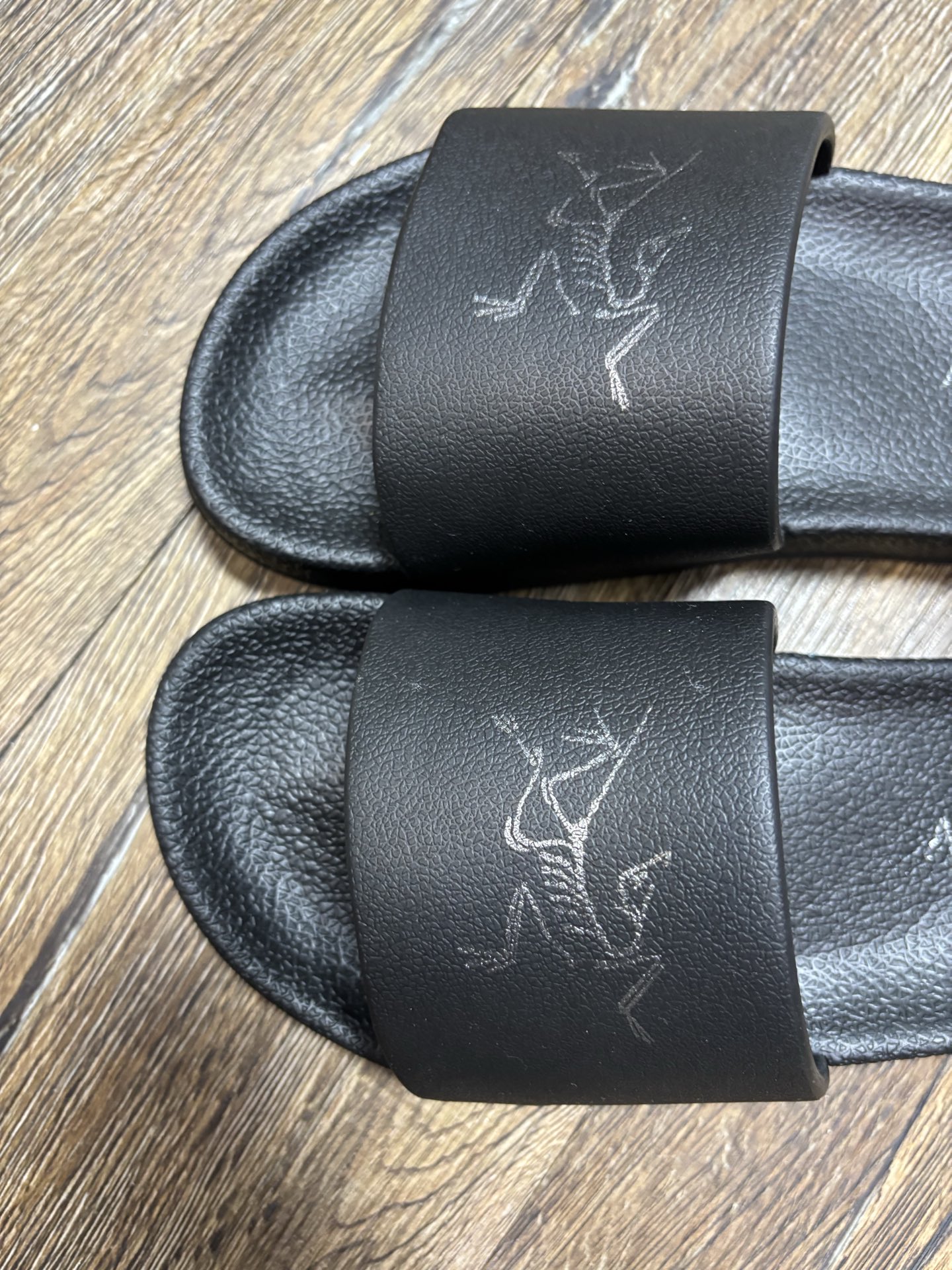 Arc'teryx Men's and Women's Slide Sandals with Vibram Sole - Sizes 35-46 6 i1746343160446 6274 0 4