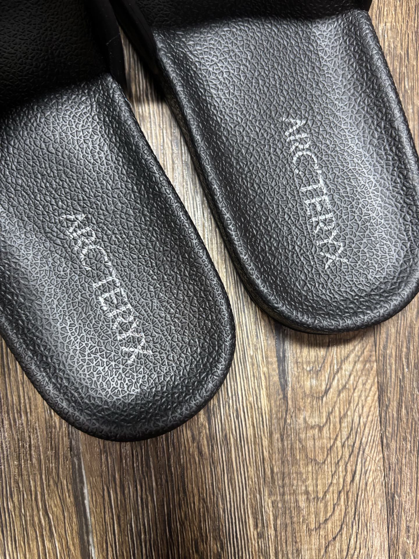 Arc'teryx Men's and Women's Slide Sandals with Vibram Sole - Sizes 35-46 7 i1746343160458 1297 0 5