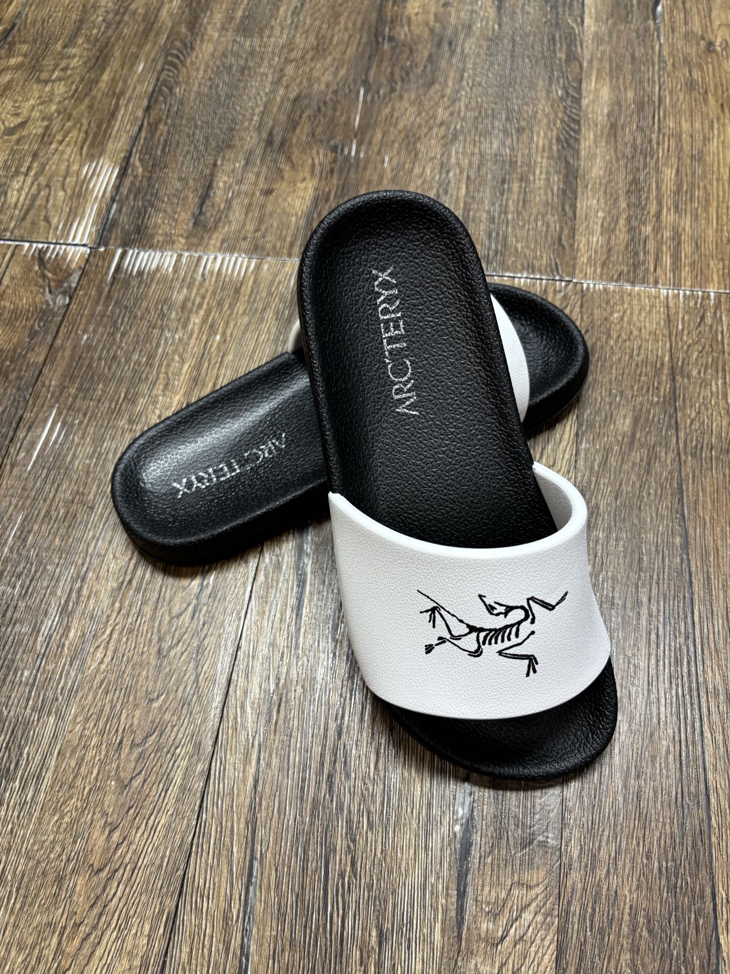 Arc'teryx Unisex Slides with Vibram Sole - Sizes 35/36 to 45/46 6 i1746343185223 7012 0 4