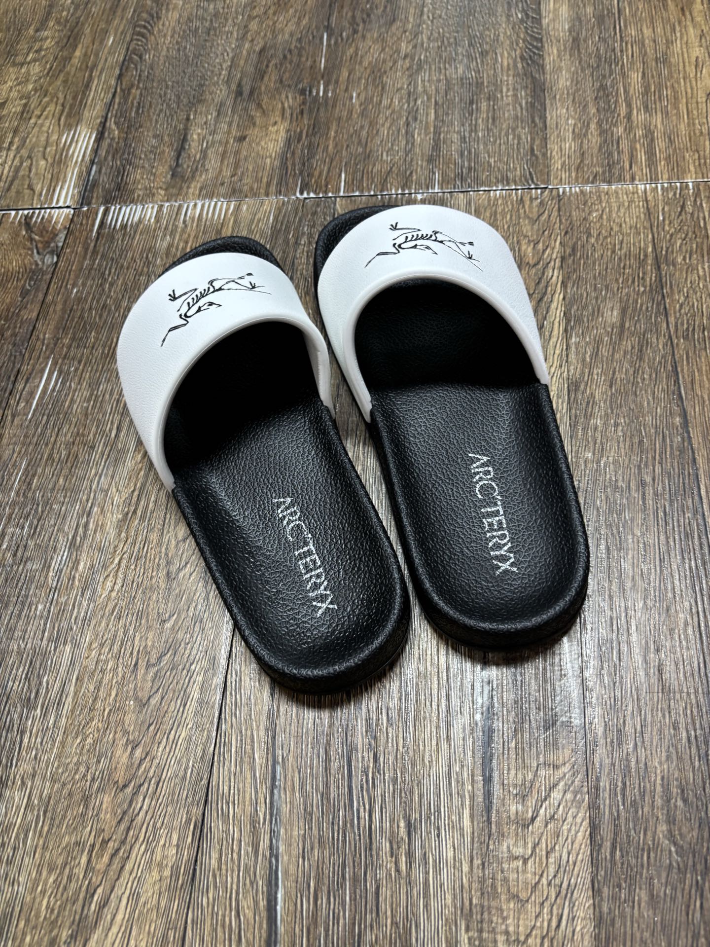 Arc'teryx Unisex Slides with Vibram Sole - Sizes 35/36 to 45/46 5 i1746343185286 5910 0 3