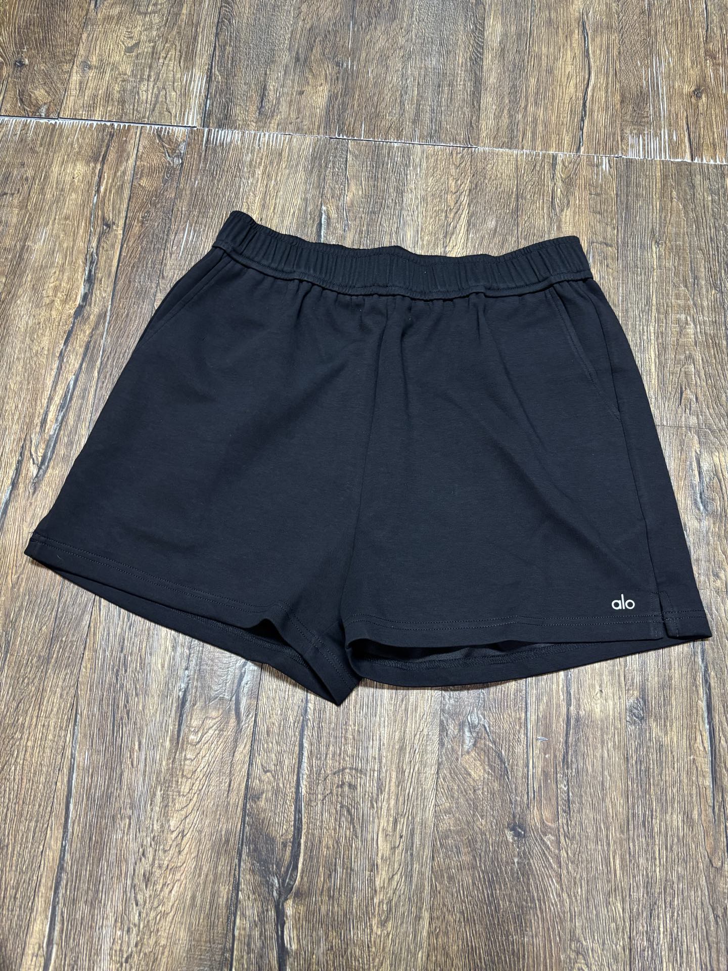 Alo Yoga Accolade Shorts - Comfortable & Stylish Women's Activewear 2 i1747038013246 5526 0 0