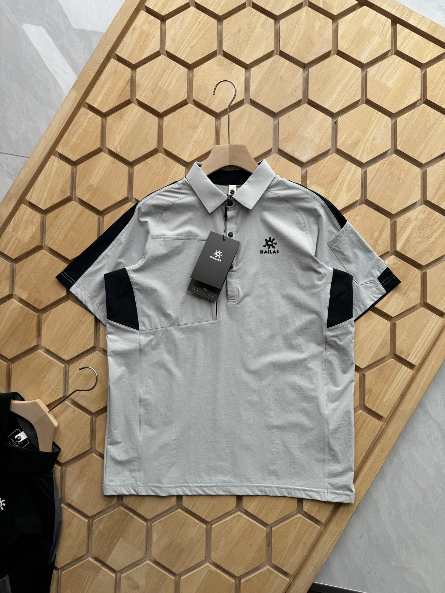 Kailas Polo de Verano para Hombre: Secado Rápido, Antibacteriano y Estilo Moderno 5 i1745835944128 7588 0 3