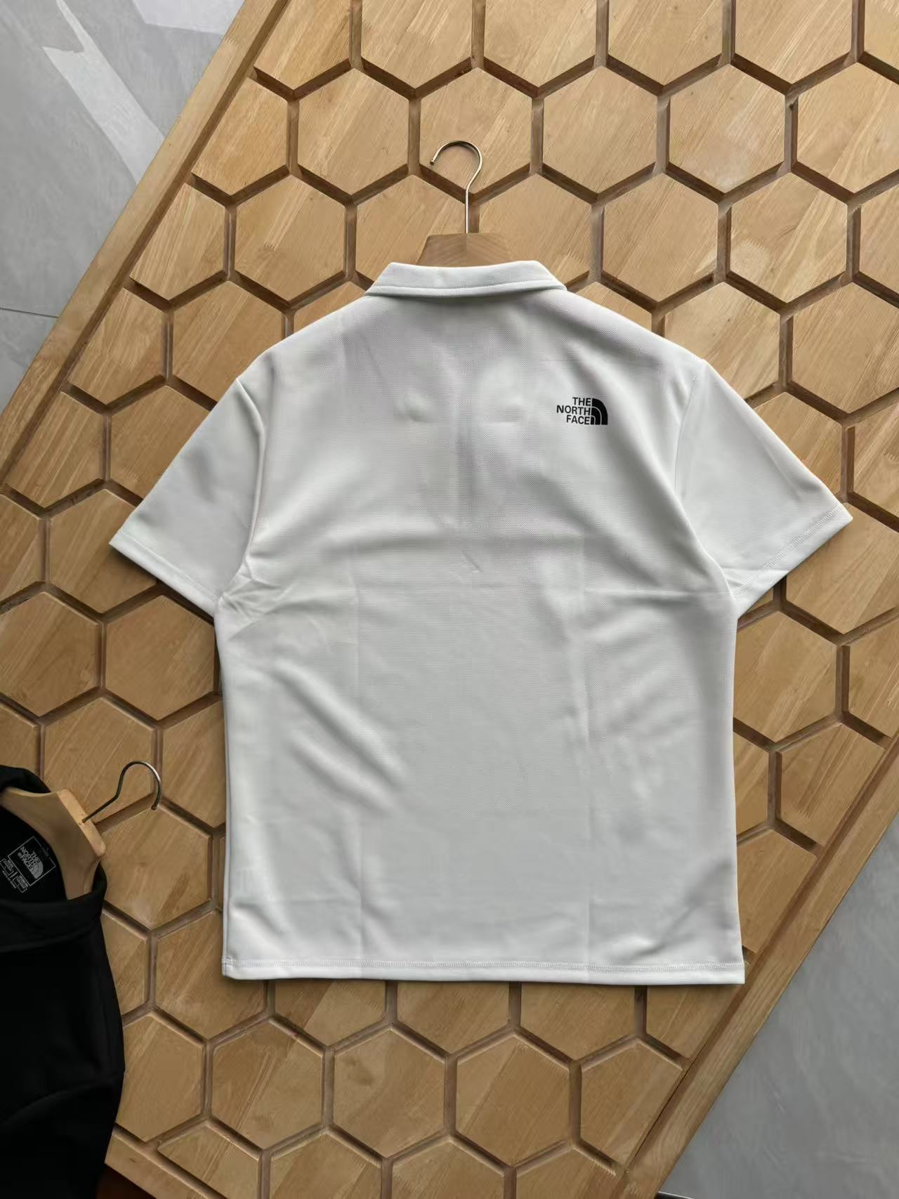 The North Face Polo de Verano con Media Cremallera para Hombre 6 i1745923234034 5095 0 4