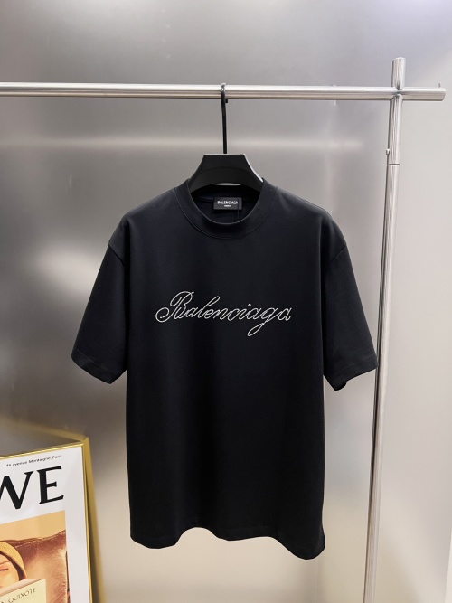 Balenciaga 2025 Fall/Winter T-Shirt with Classic Letter Pearl Detailing 1 Balenciaga 2025 Fall/Winter T-Shirt with Classic Letter Pearl Detailing
