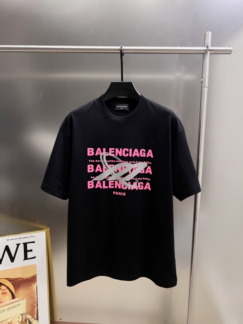 Balenciaga 2025 FW Round Neck Short Sleeve T-Shirt with Logo - Unisex 1 Balenciaga 2025 FW Round Neck Short Sleeve T-Shirt with Logo - Unisex