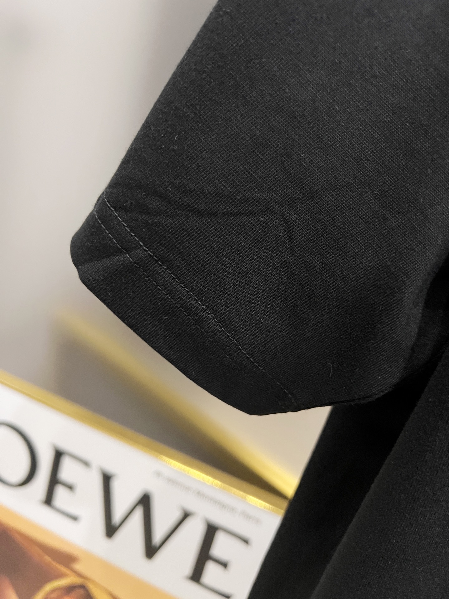 Balenciaga BAL 巴黎世家 2025秋冬新款 短袖T恤 logo印花+烫钻工艺 宽松版 S M L XL XXL 五个码 颜色：黑色 白色 安哥拉红