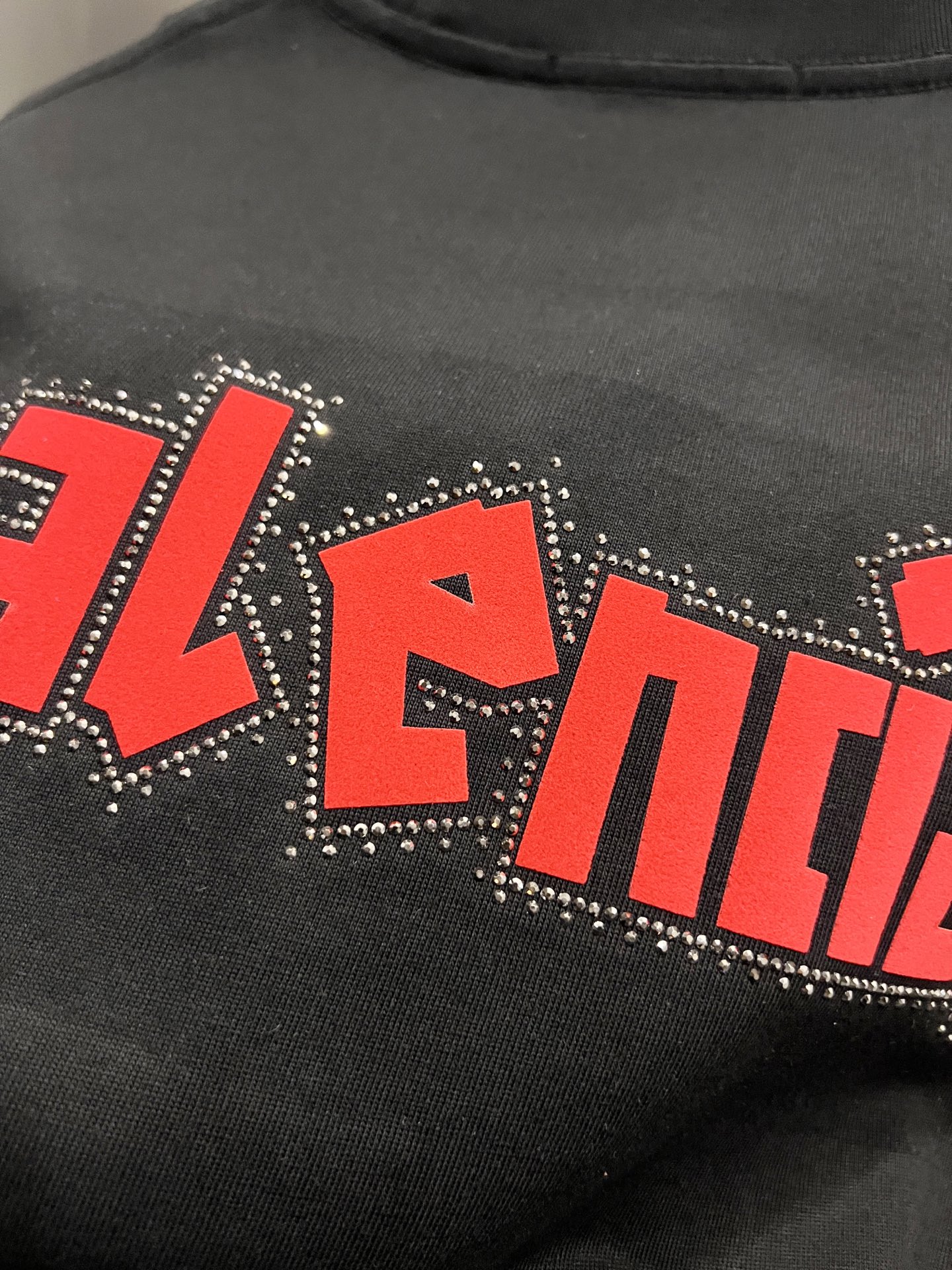 Balenciaga BAL 巴黎世家 2025秋冬新款 短袖T恤 logo印花+烫钻工艺 宽松版 S M L XL XXL 五个码 颜色：黑色 白色 安哥拉红