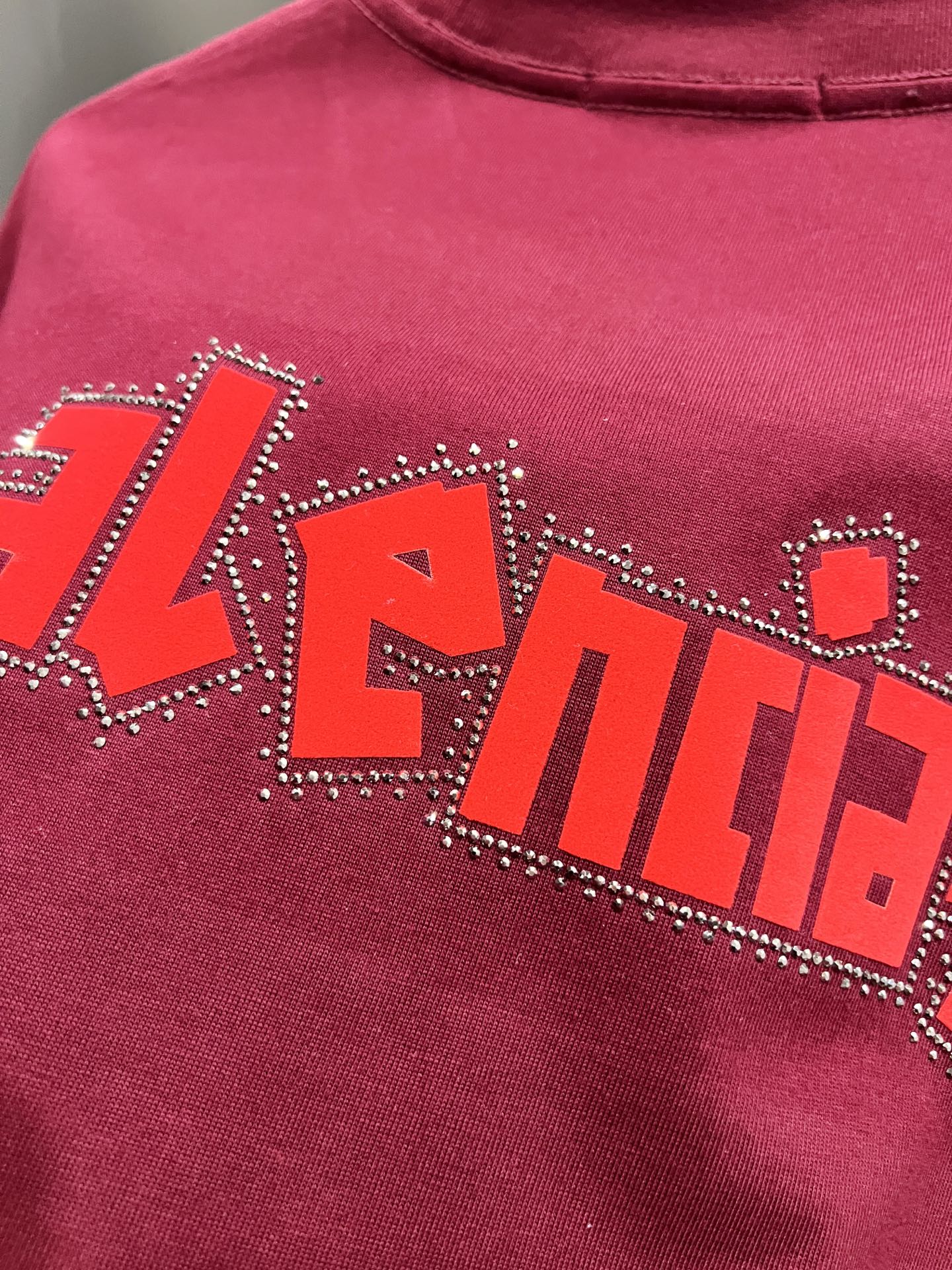 Balenciaga BAL 巴黎世家 2025秋冬新款 短袖T恤 logo印花+烫钻工艺 宽松版 S M L XL XXL 五个码 颜色：黑色 白色 安哥拉红