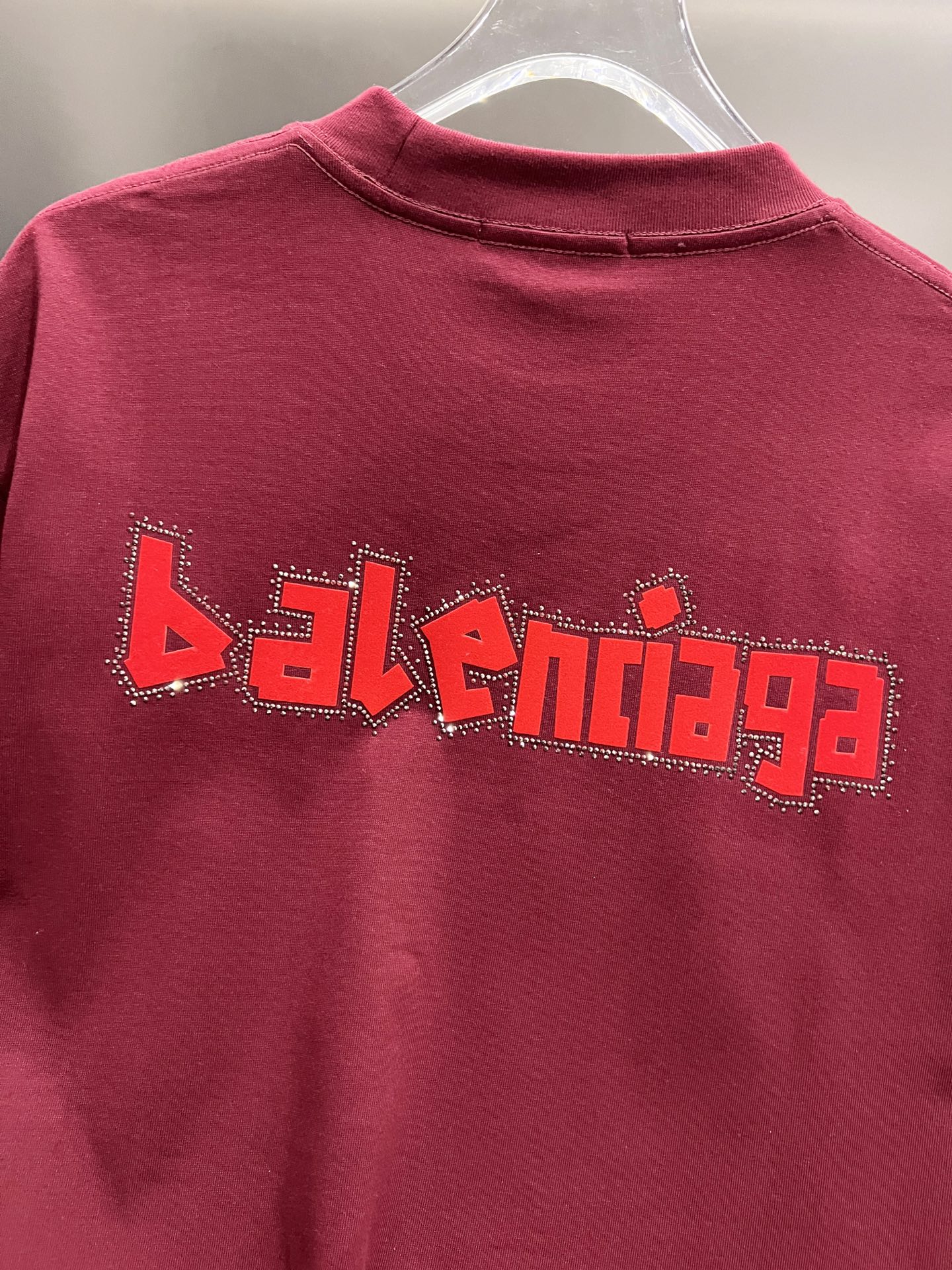 Balenciaga BAL 巴黎世家 2025秋冬新款 短袖T恤 logo印花+烫钻工艺 宽松版 S M L XL XXL 五个码 颜色：黑色 白色 安哥拉红