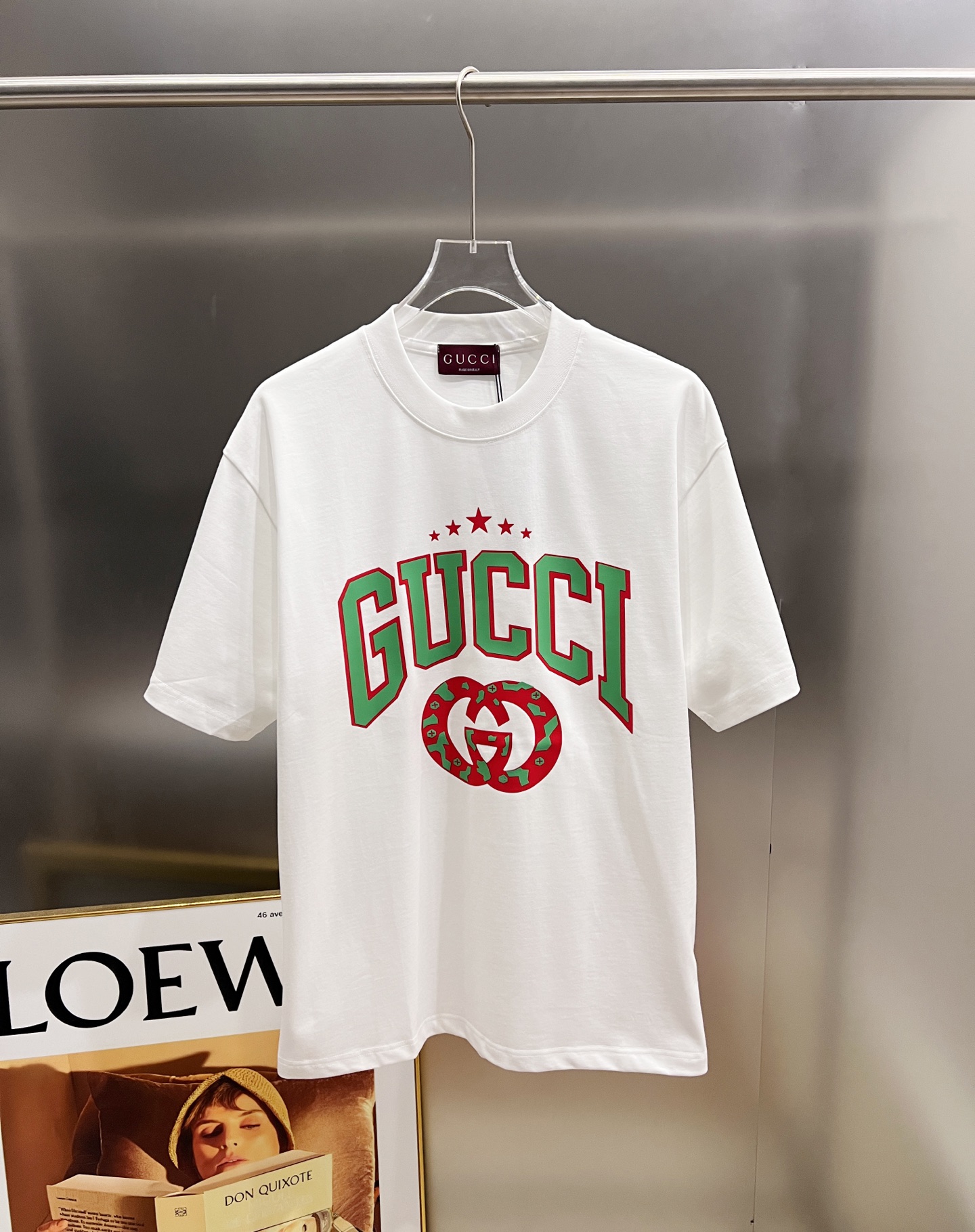 P145


 Gu* 古驰*2026春夏新款 短袖T恤 新款logo发泡印花工艺 短袖T恤 高端版本！专柜定制面料 透气舒适度高，实物很棒🔥男女同款宽松版 尺码S M L XL XXL 五个码  黑色  白色