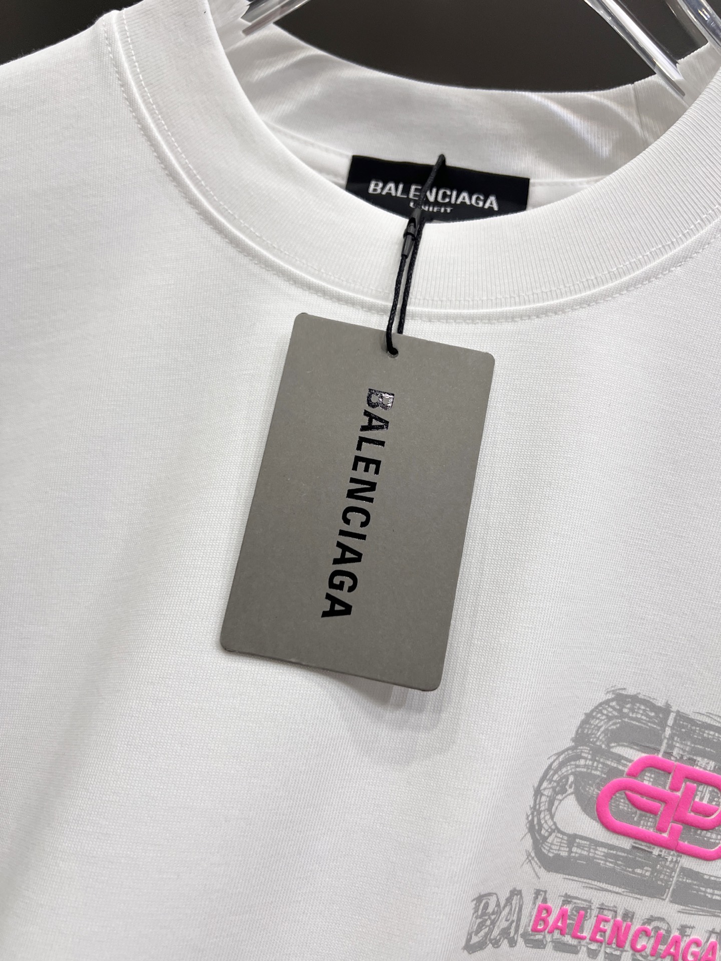 Balenciaga BAL 巴黎世家 2026春夏新款 短袖T恤 新款logo立体发泡工艺 宽松版 S M L XL XXL 五个码 颜色：黑色 白色 安哥拉红