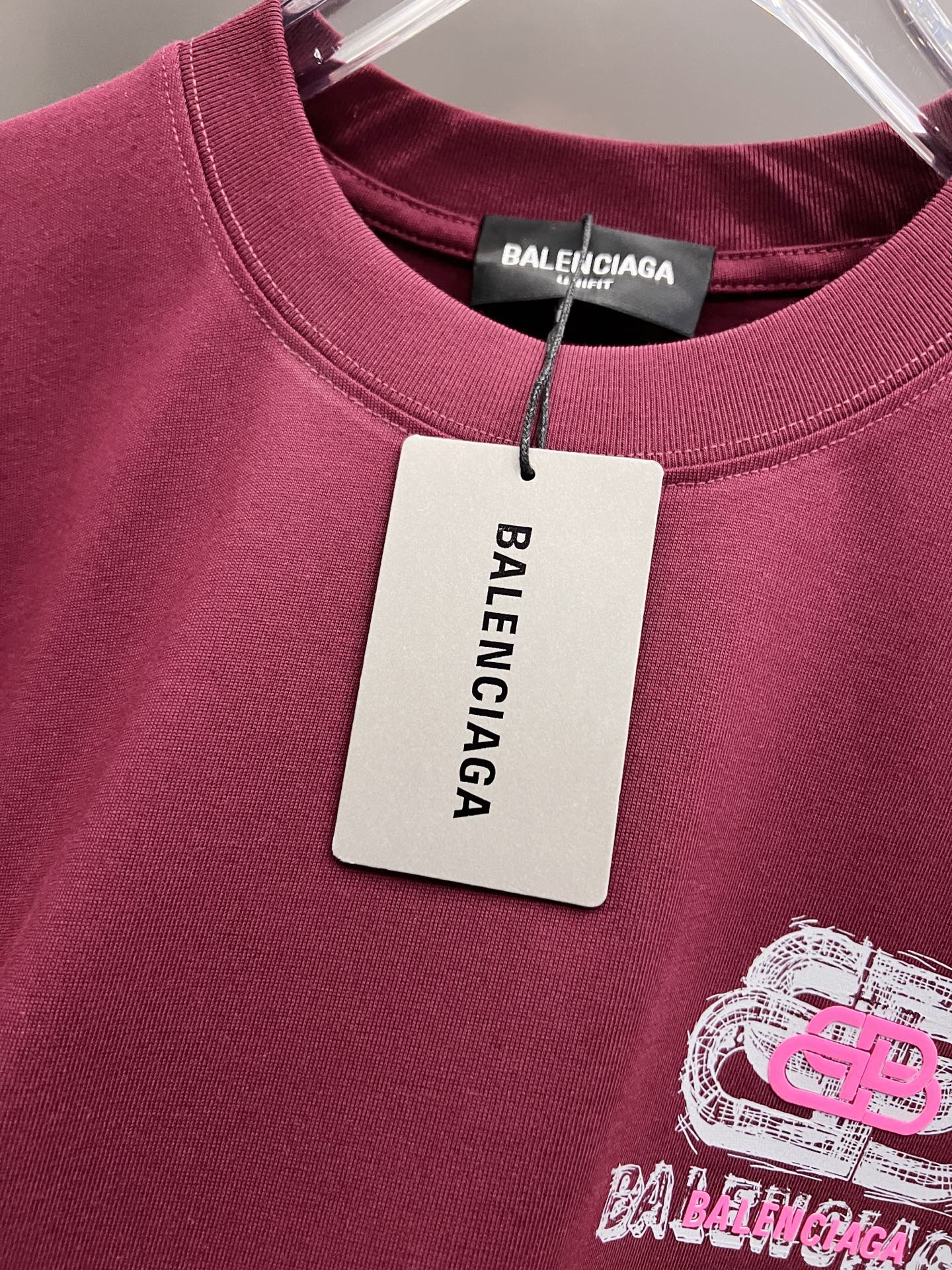 Balenciaga BAL 巴黎世家 2026春夏新款 短袖T恤 新款logo立体发泡工艺 宽松版 S M L XL XXL 五个码 颜色：黑色 白色 安哥拉红