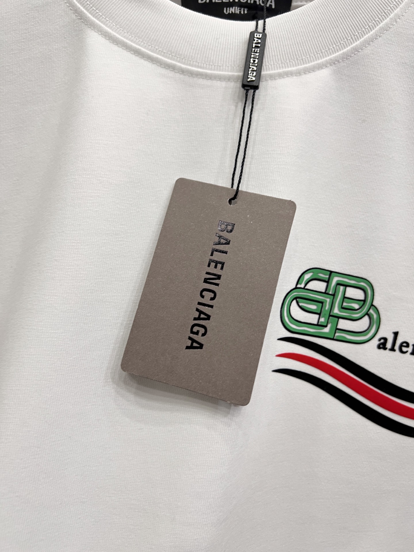 Balenciaga BAL 巴黎世家 2026春夏新款 短袖T恤 新款logo立体工艺 宽松版 S M L XL XXL 五个码 颜色：黑色 白色 安哥拉红