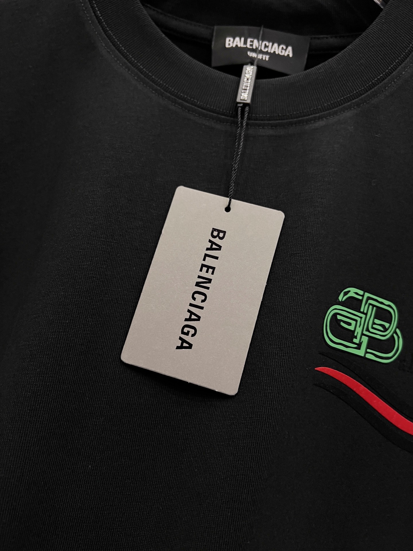 Balenciaga BAL 巴黎世家 2026春夏新款 短袖T恤 新款logo立体工艺 宽松版 S M L XL XXL 五个码 颜色：黑色 白色 安哥拉红