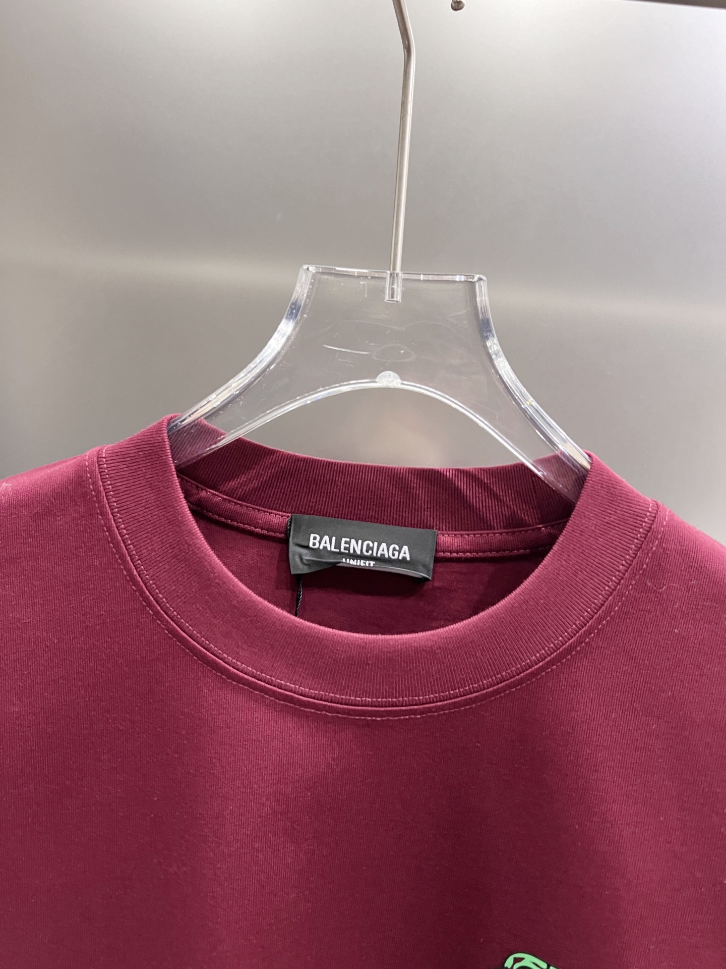 Balenciaga BAL 巴黎世家 2026春夏新款 短袖T恤 新款logo立体工艺 宽松版 S M L XL XXL 五个码 颜色：黑色 白色 安哥拉红