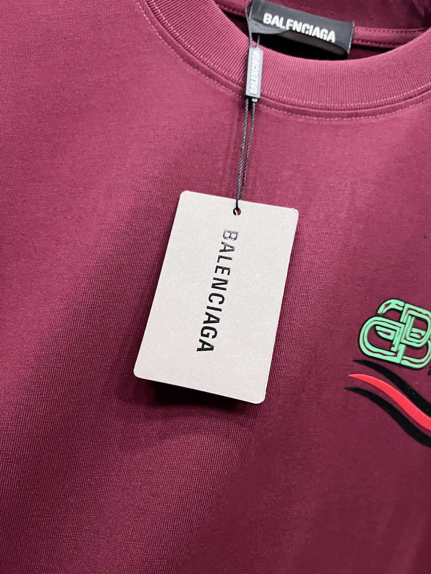 Balenciaga BAL 巴黎世家 2026春夏新款 短袖T恤 新款logo立体工艺 宽松版 S M L XL XXL 五个码 颜色：黑色 白色 安哥拉红