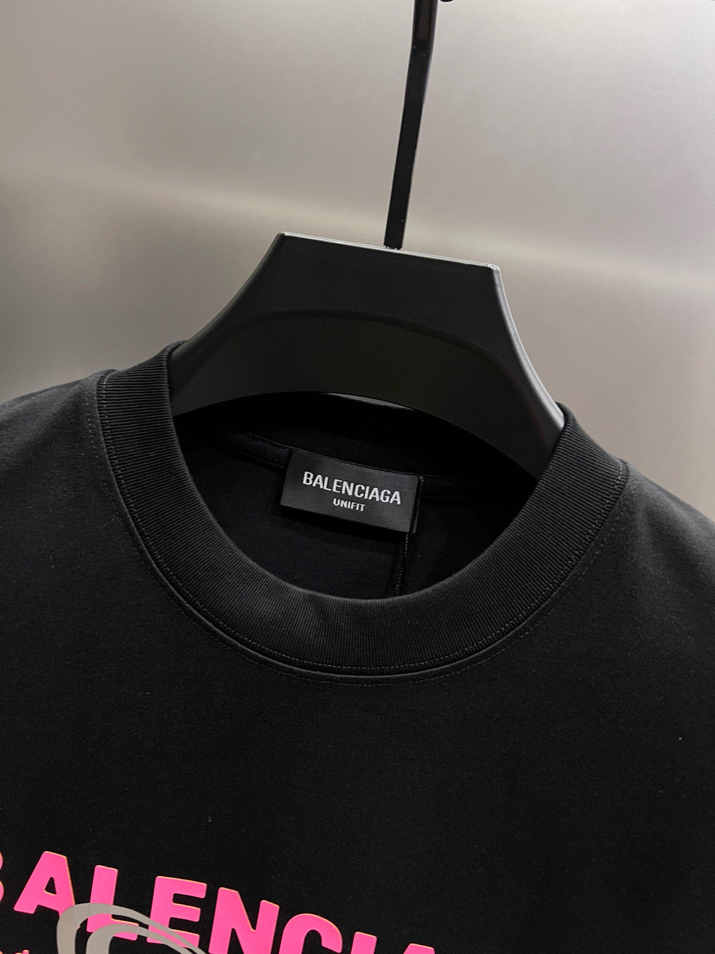 Balenciaga BAL 巴黎世家 2026春夏新款 短袖T恤 新款logo立体工艺 宽松版 S M L XL XXL 五个码 颜色：黑色 白色