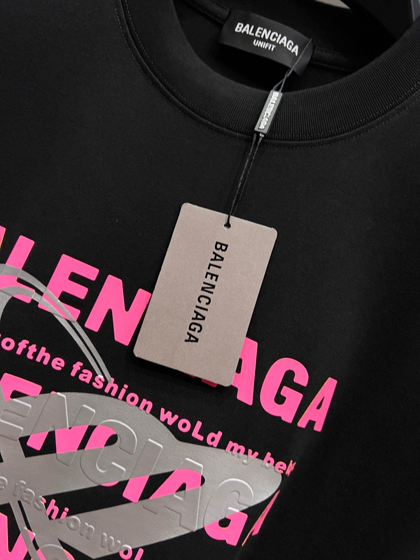 Balenciaga BAL 巴黎世家 2026春夏新款 短袖T恤 新款logo立体工艺 宽松版 S M L XL XXL 五个码 颜色：黑色 白色