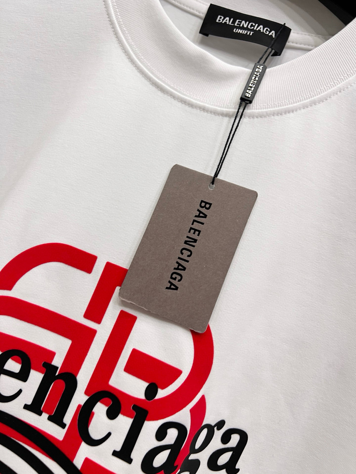Balenciaga BAL 巴黎世家 2026春夏新款 圆领短袖t恤 字母发泡工艺+植绒印花 宽松版 S M L XL XXL 五个码 颜色：黑色 白色