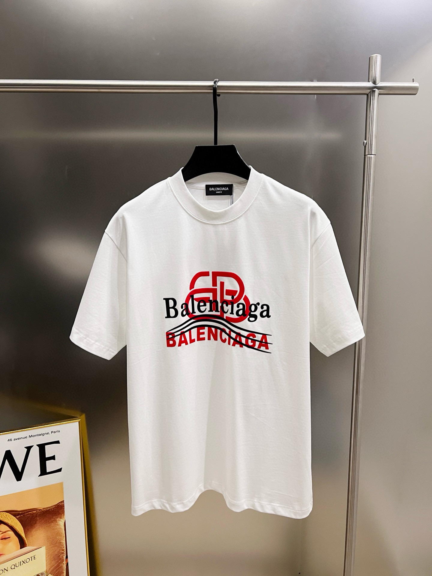 Balenciaga BAL 巴黎世家 2026春夏新款 圆领短袖t恤 字母发泡工艺+植绒印花 宽松版 S M L XL XXL 五个码 颜色：黑色 白色