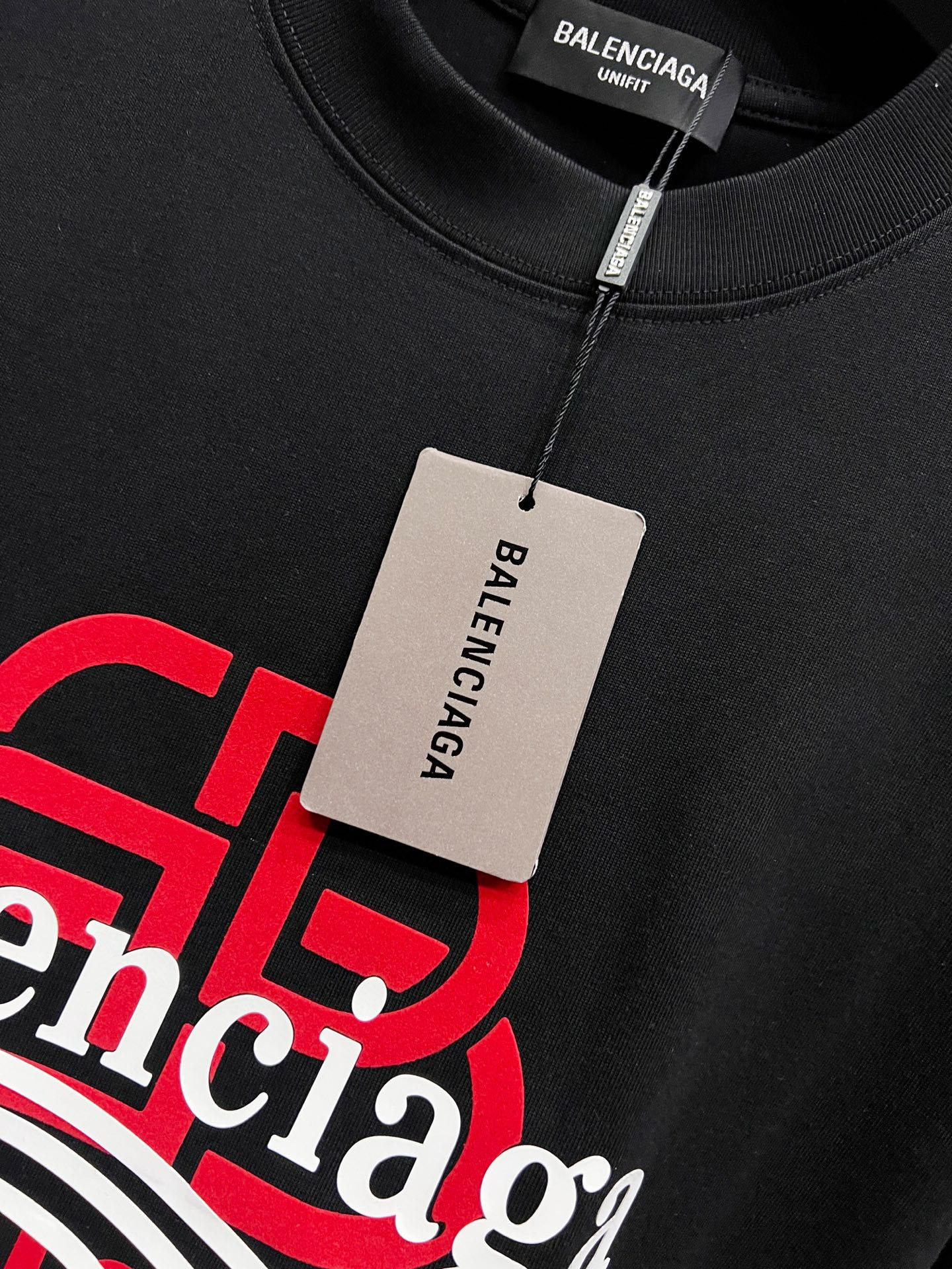 Balenciaga BAL 巴黎世家 2026春夏新款 圆领短袖t恤 字母发泡工艺+植绒印花 宽松版 S M L XL XXL 五个码 颜色：黑色 白色